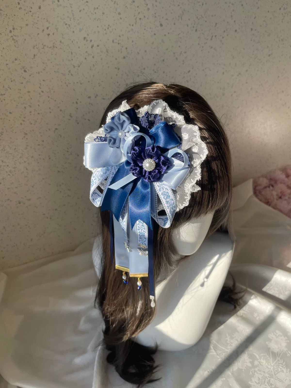 Ornamento per capelli artigianale fiori Lolita blu e bianco