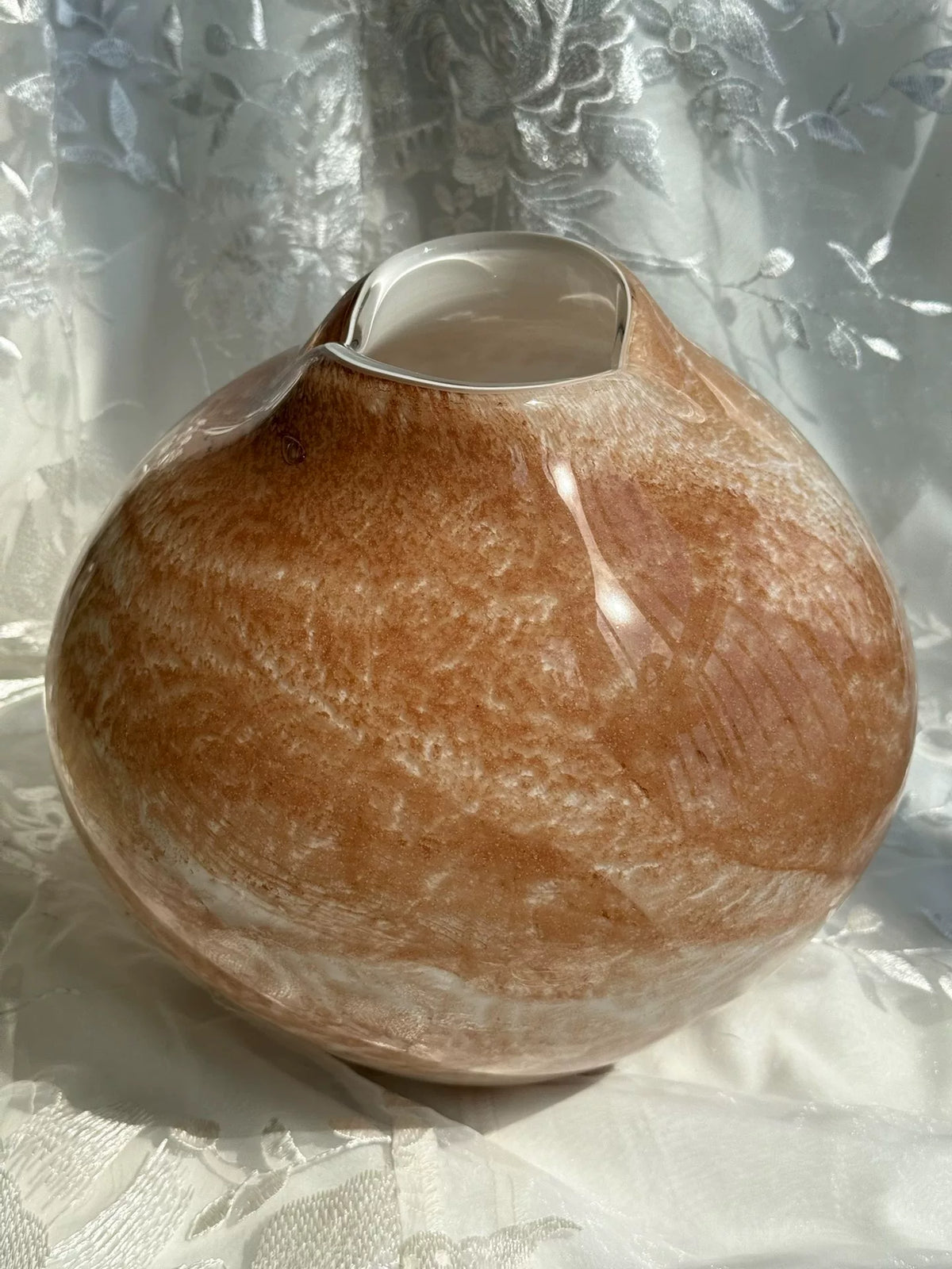 Vaso in vetro marrone venato vintage
