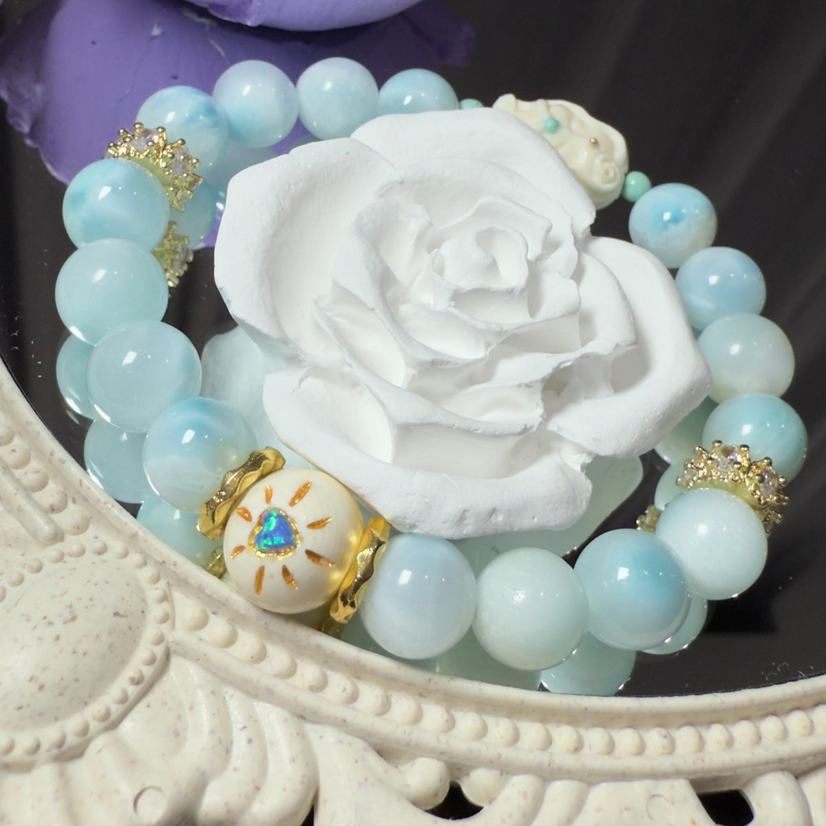 Bracelet de perles bleu aqua accents dorés