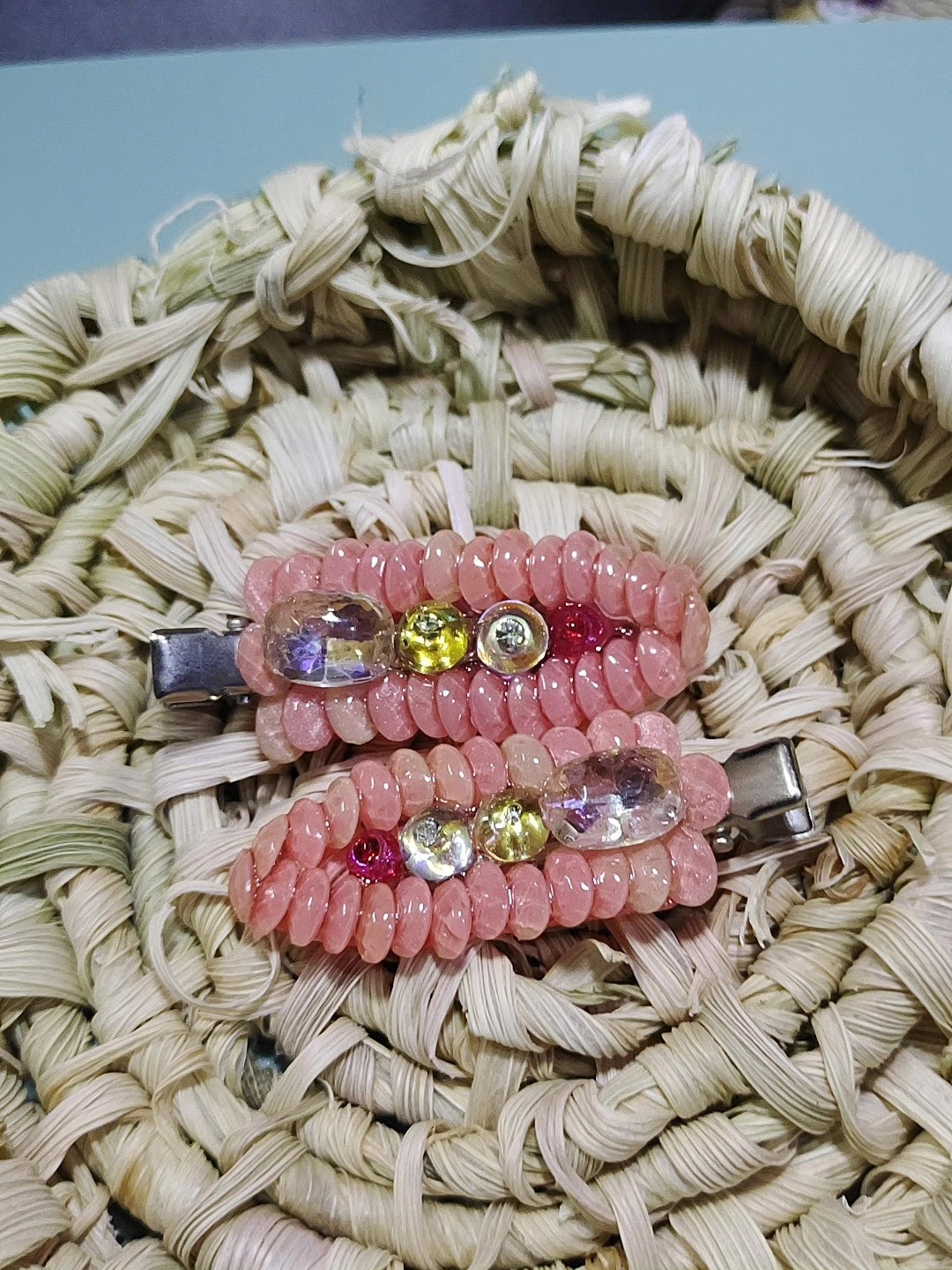 Par de Grampos de Cabelo de Cristal Rosa Feitos à Mão