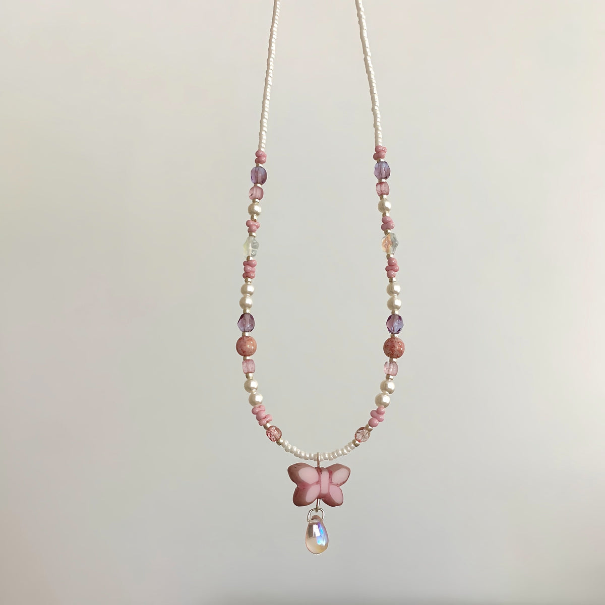 Collana con Farfalla Rosa e Perle in Vetro Ceco