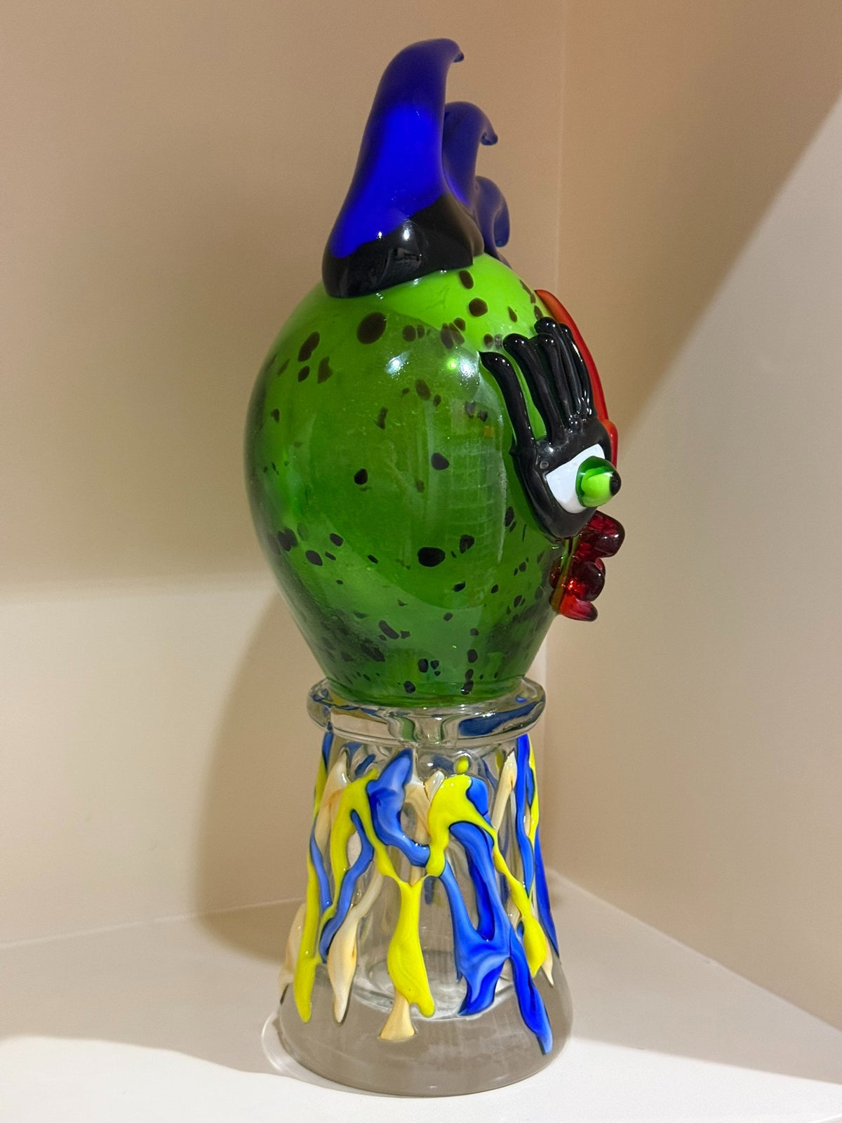 Vintage ansiktsfigur-ornament i färggad glasyr