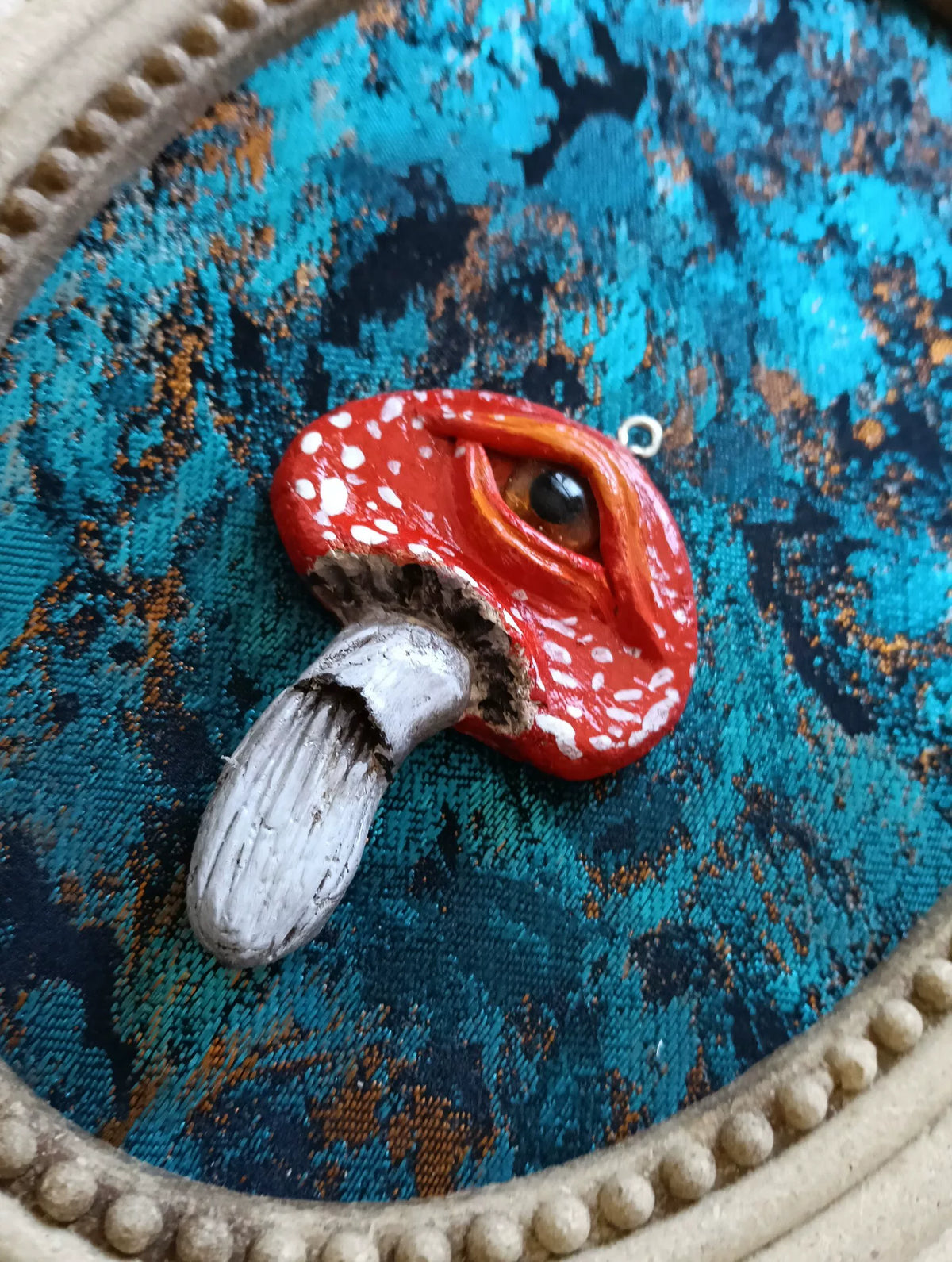 ハンドメイド 赤いキノコの目玉ペンダント