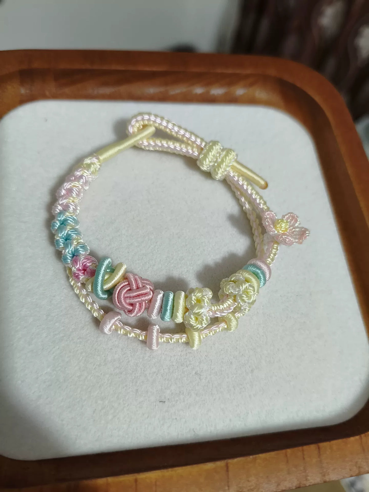 Pulseira Trançada à Mão Gradiente Pastel