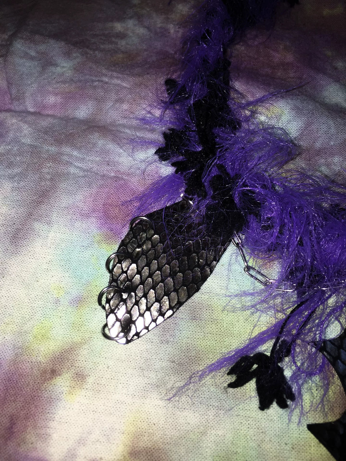 Collana Statement in Pelliccia Sintetica Viola