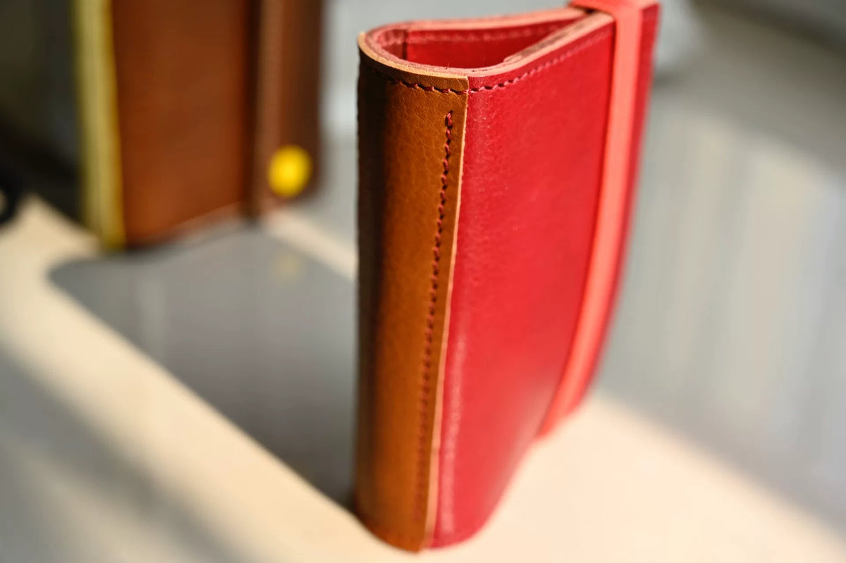 Fichário de Couro Vermelho com Seis Anéis