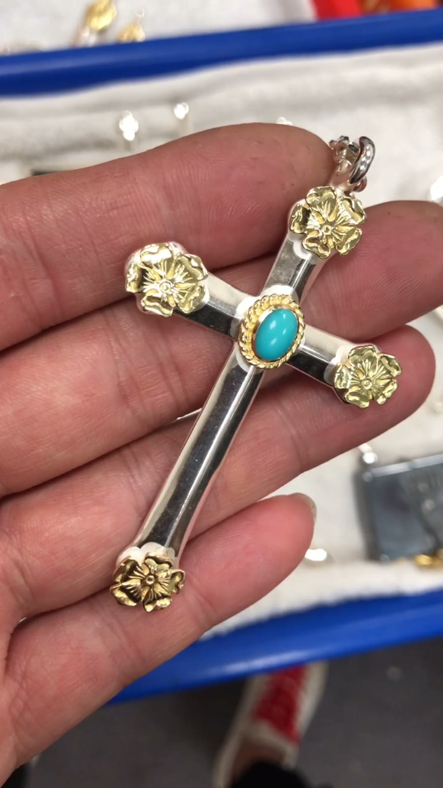 Ciondolo Croce Goros in Turchese e Oro 18k