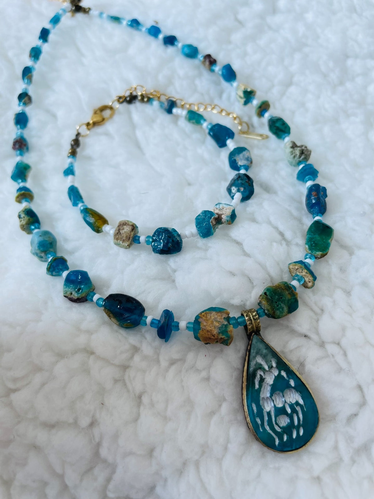Conjunto de Colar e Pulseira em Vidro Romano Antigo