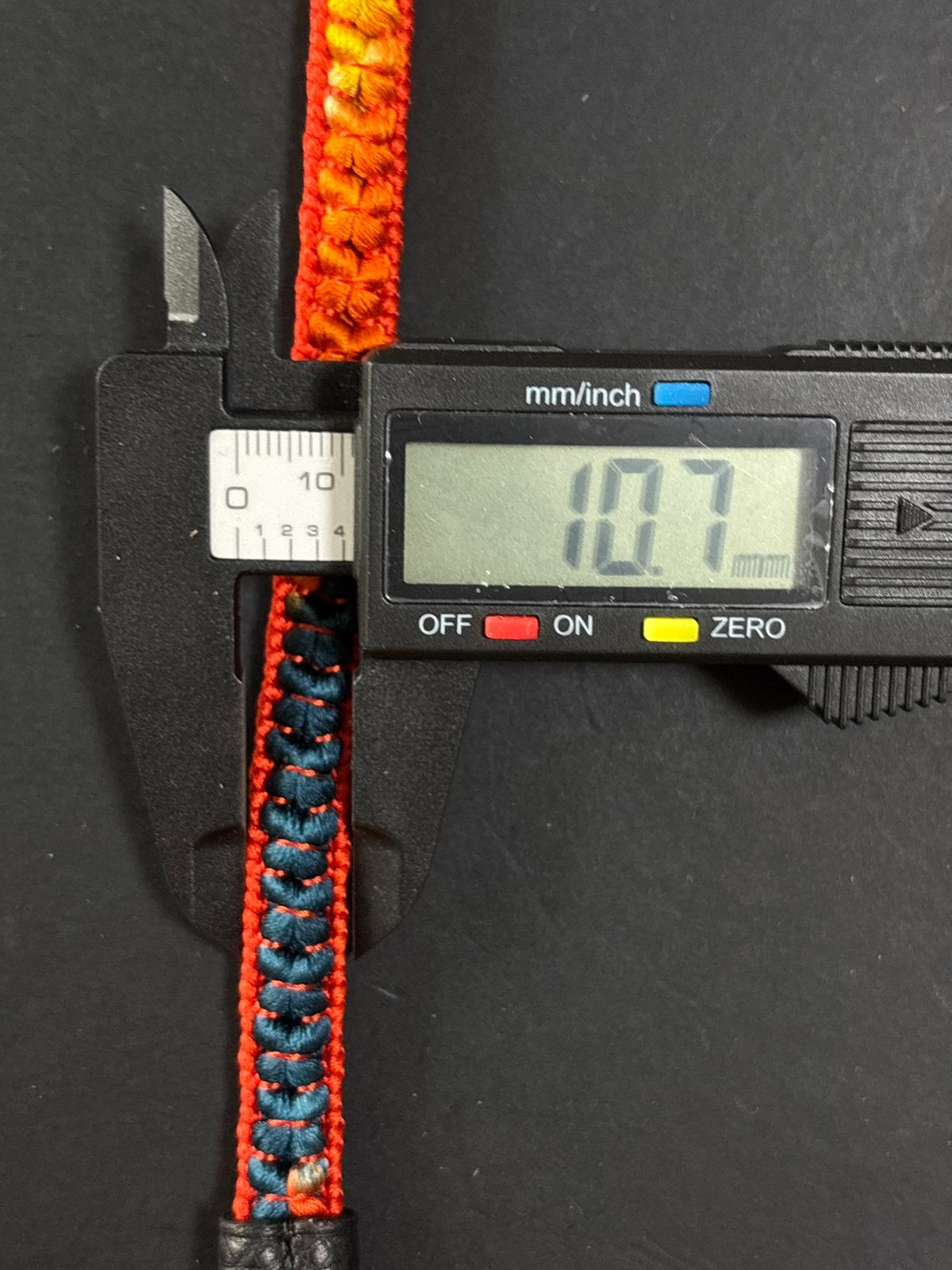Handgewebter Seiden-Kamera-Handgelenkgurt in Orange