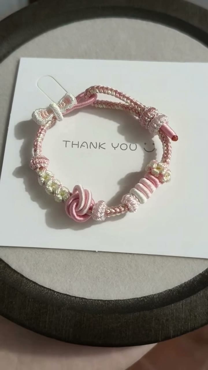Pulseira Artesanal com Gradiente Rosa e Branco e Laço