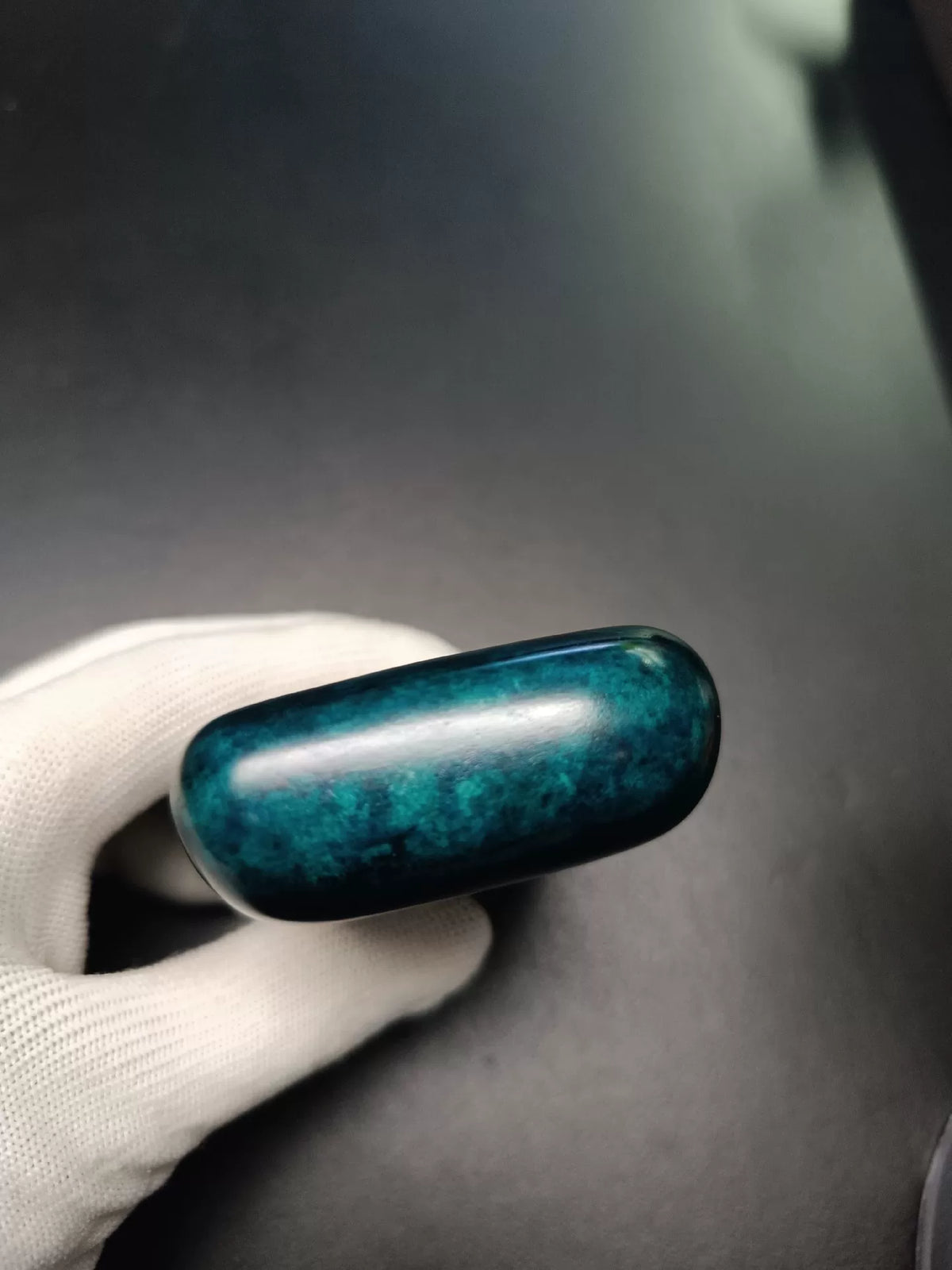 Handgemaakt sigarettenhouje van plantageloooid runderleer blauw