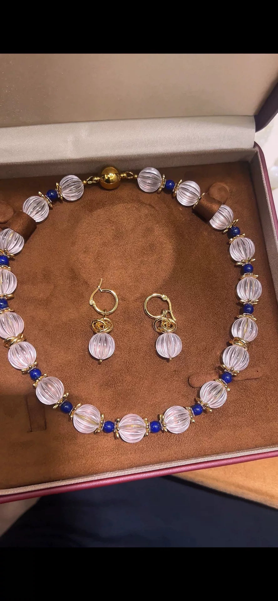 Collar de Quartzo Branco e Lapis-Lazúli Esculpido