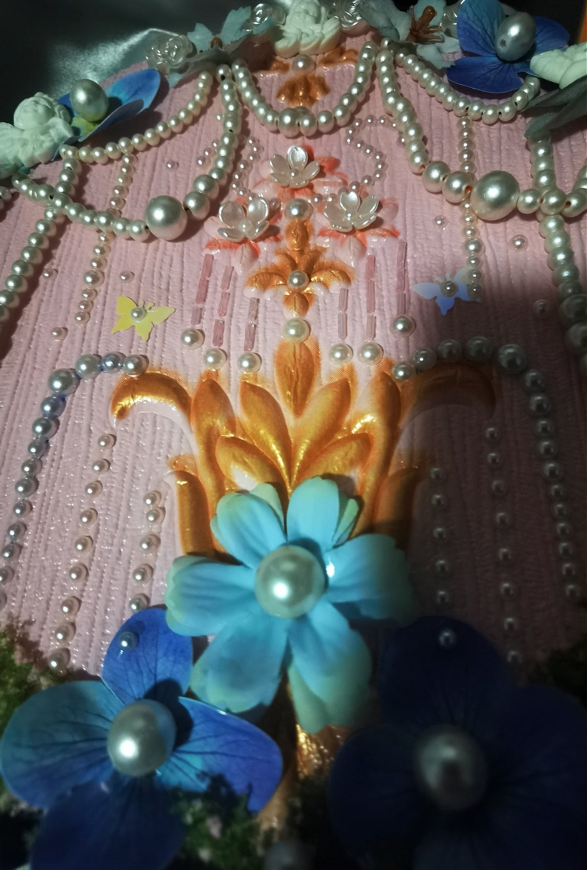 Rococo Pearl Flower Relief Wall Hanging