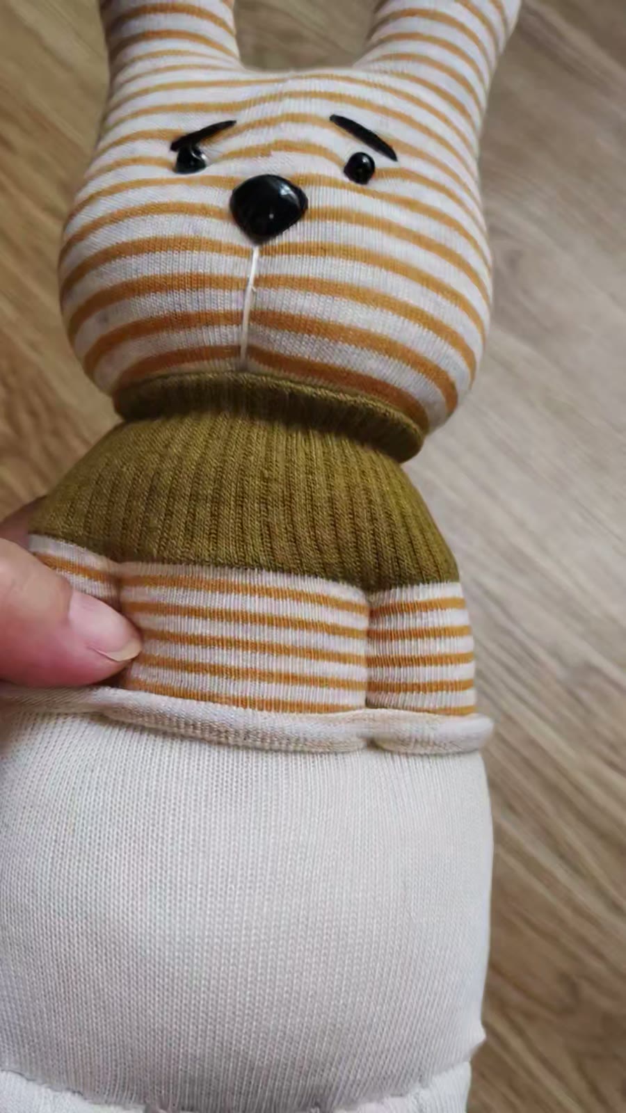 Coelho de Pelúche de Meia Listrado Feito à Mano
