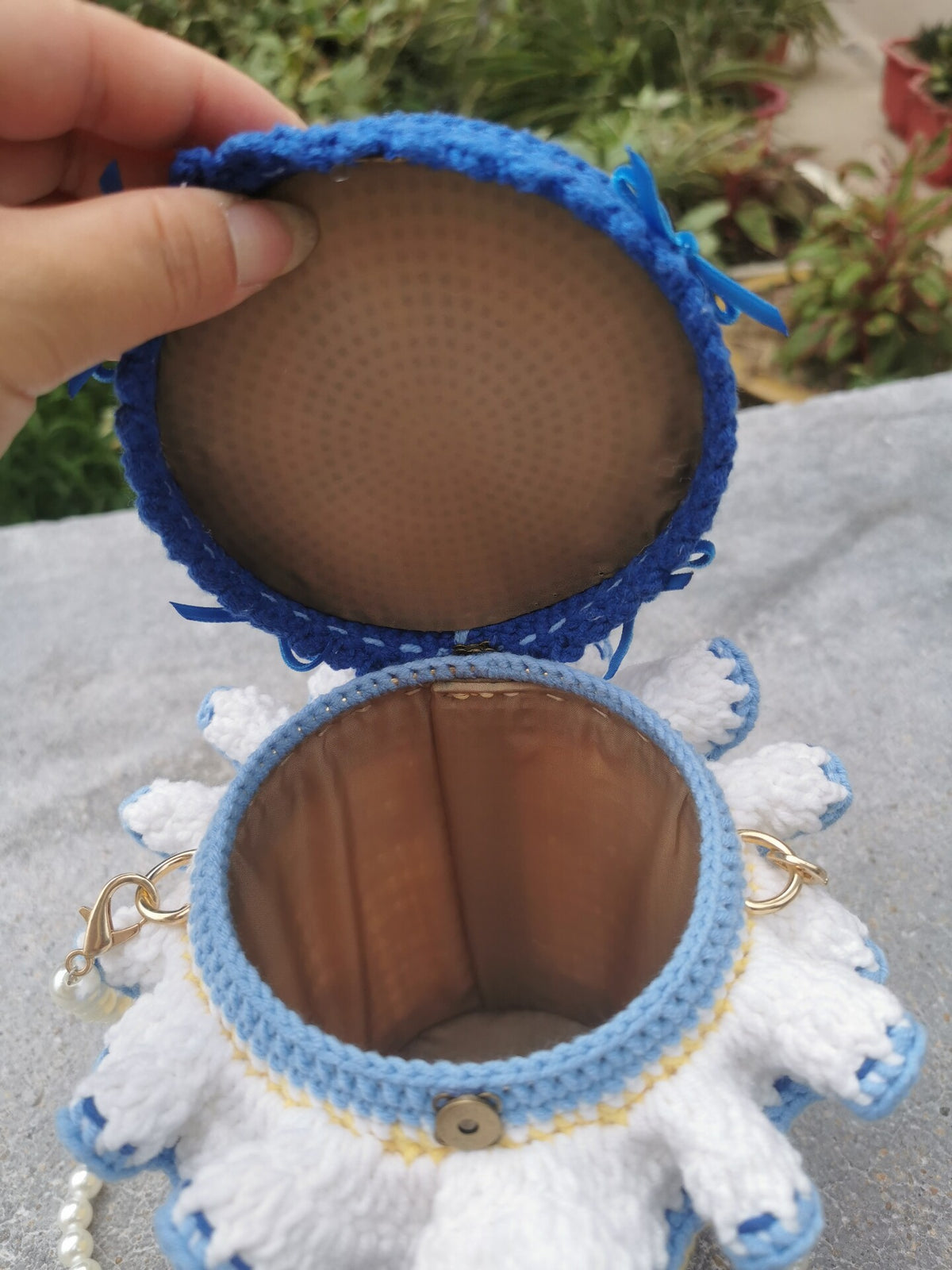 Saco de Croché Branca de Neve com Alça de Pérolas