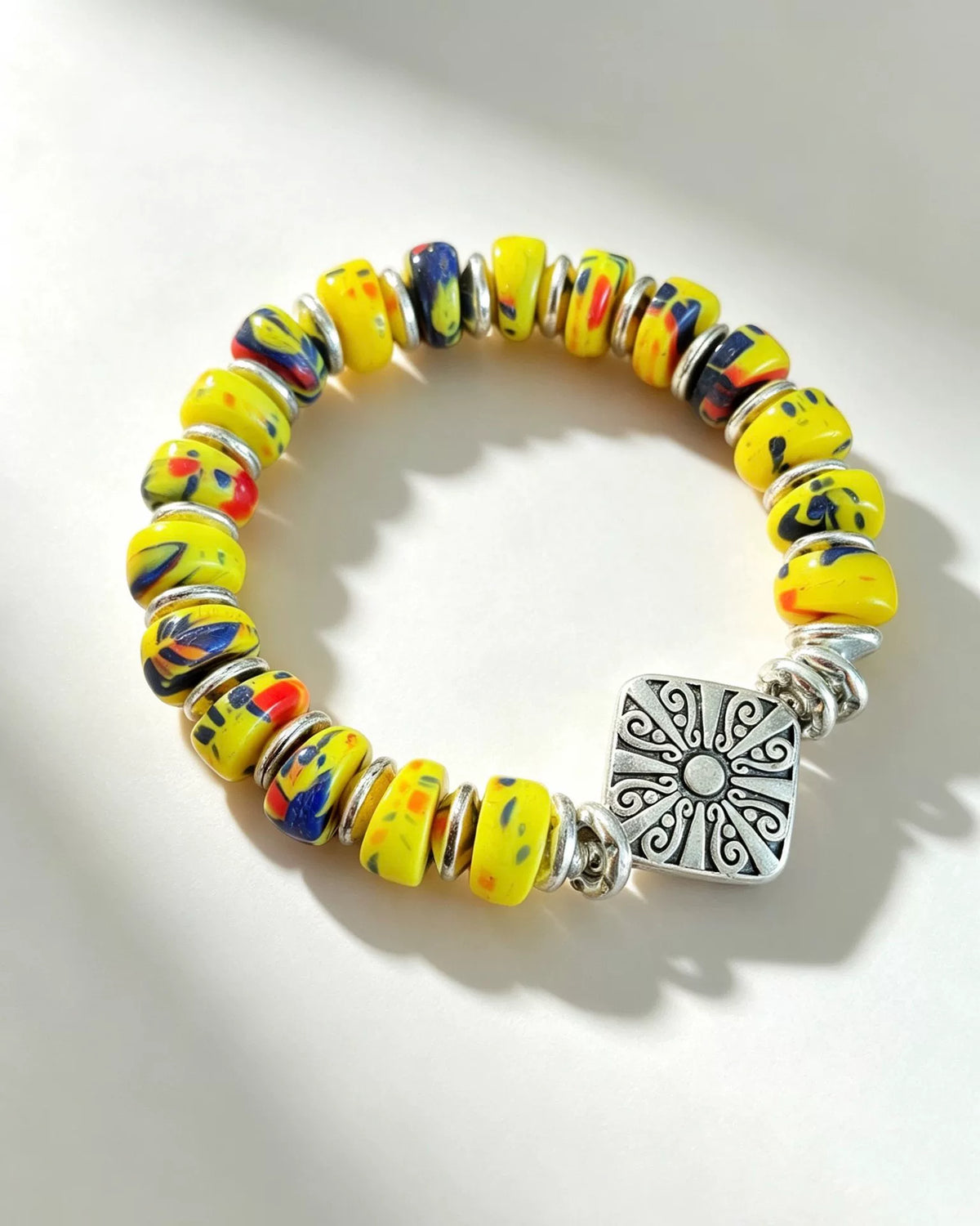 Braccialiale con perle in vetro Liuli giallo limone