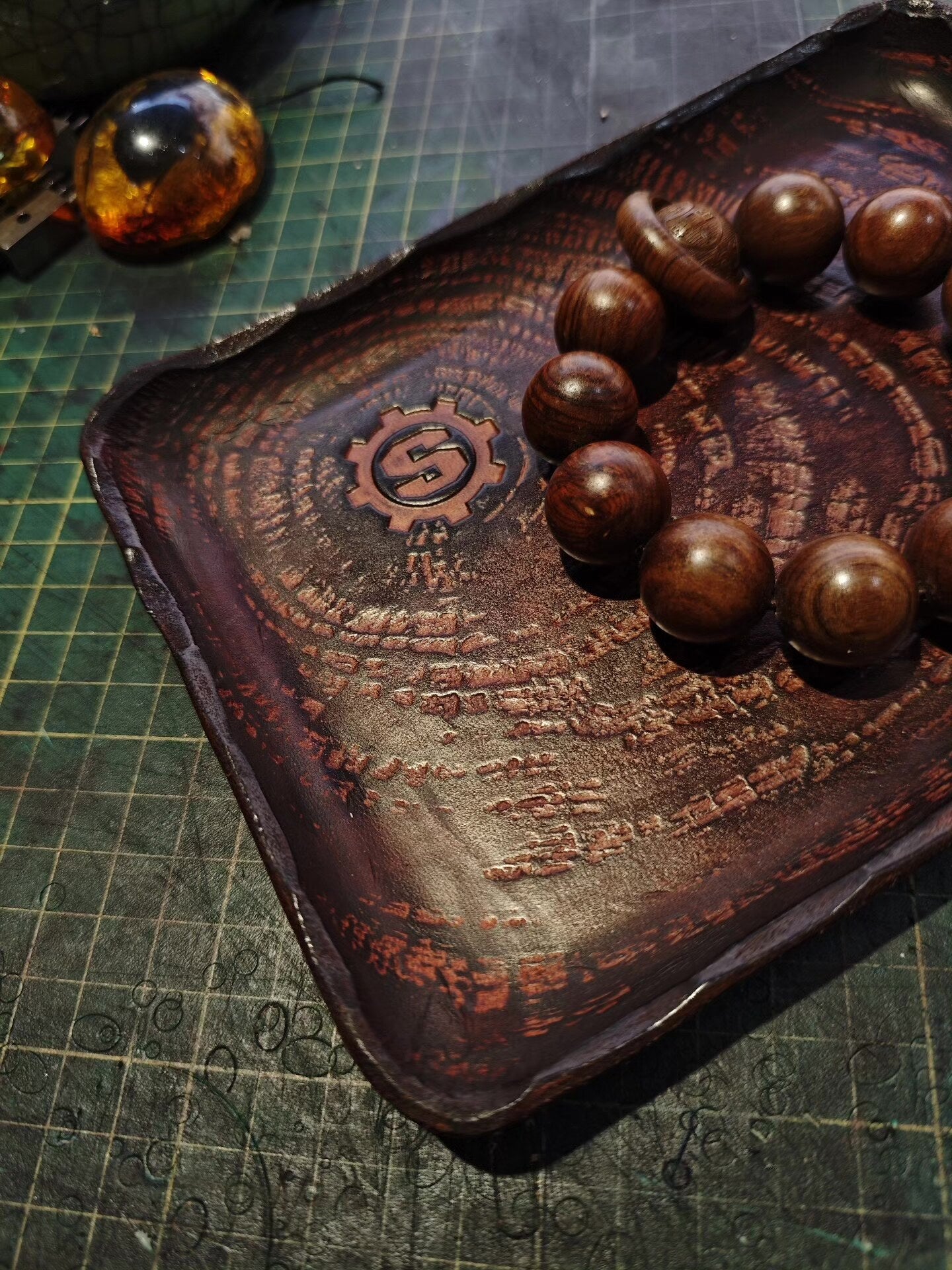 15cm Hand-Carved Cowhide Desktop Tray with Embossed Designs