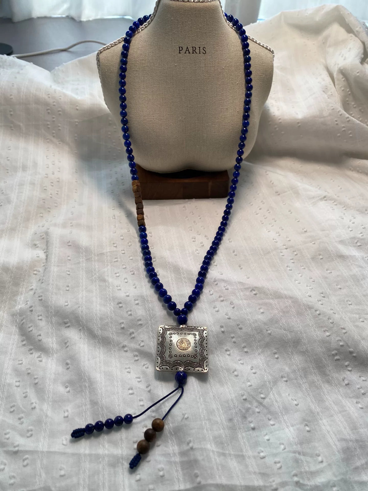 Collana lunga a perline in lapislazzuli