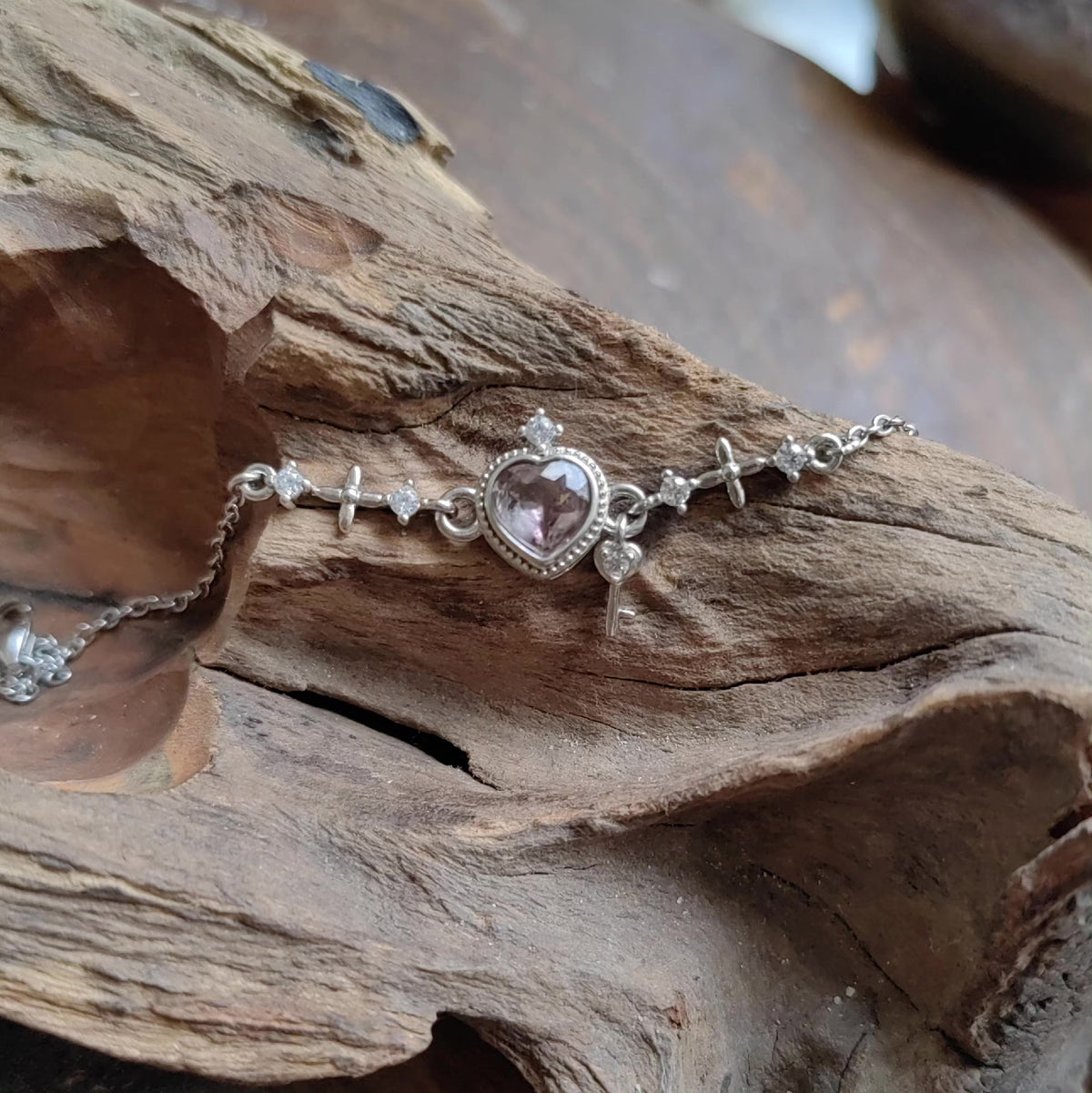 Sterbersilber Armband mit Herz, Krone und lila Tourmalin