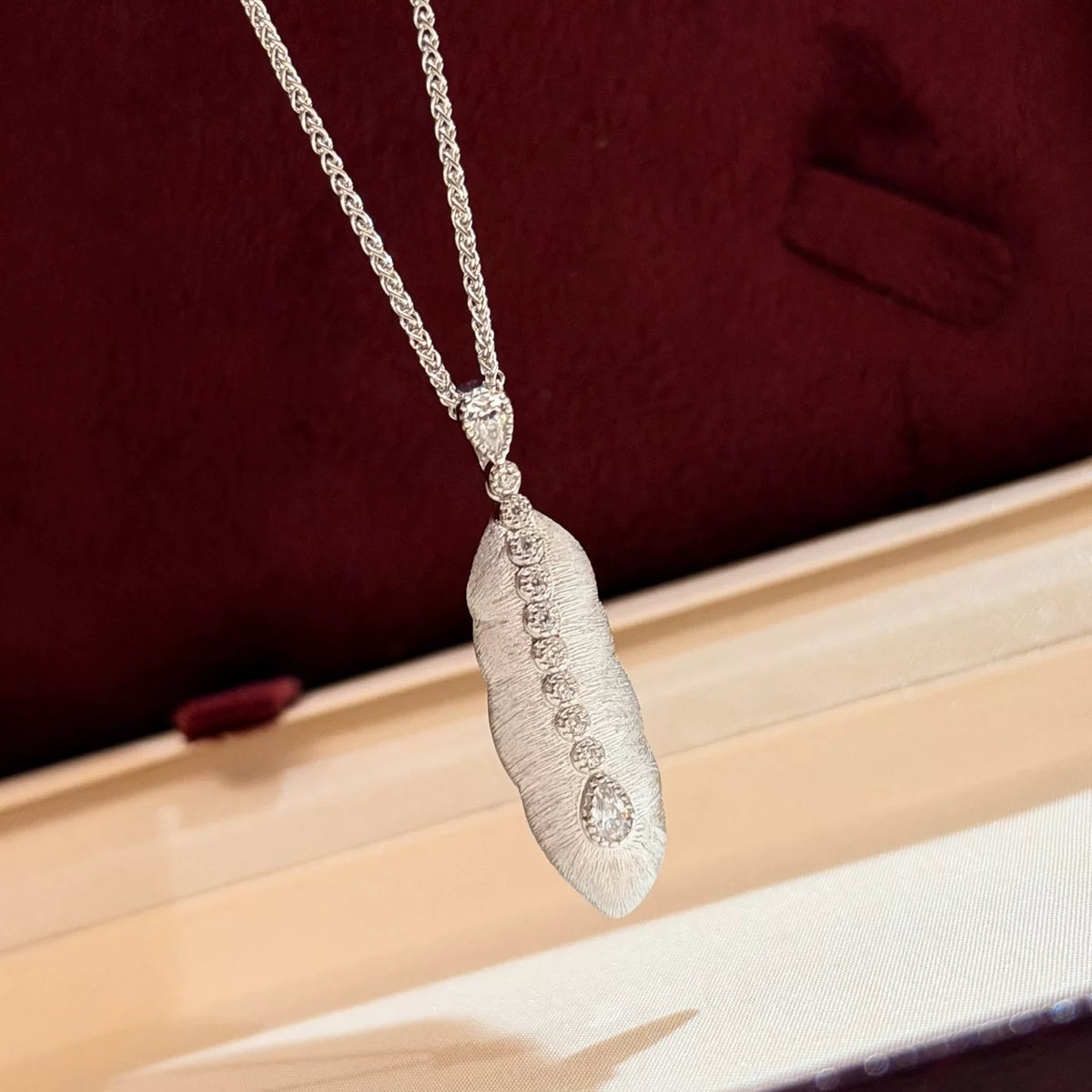 Collar de Pluma en Plata de Ley S925 Cepillado