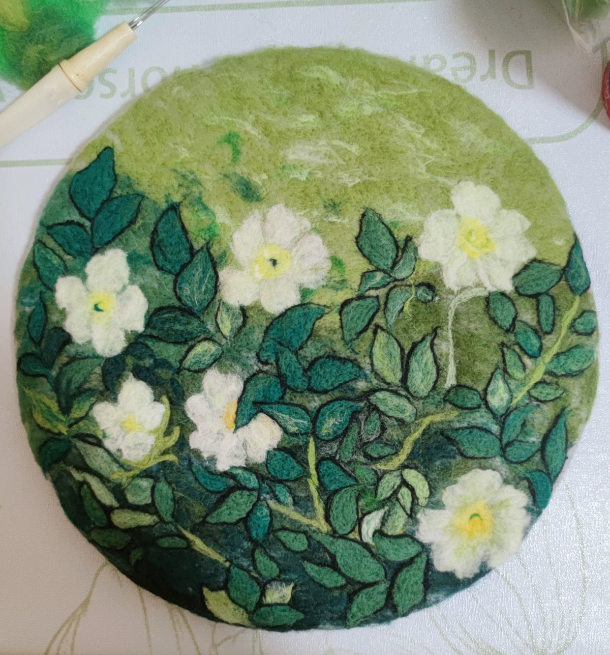 Naaldgevilte wollen baret