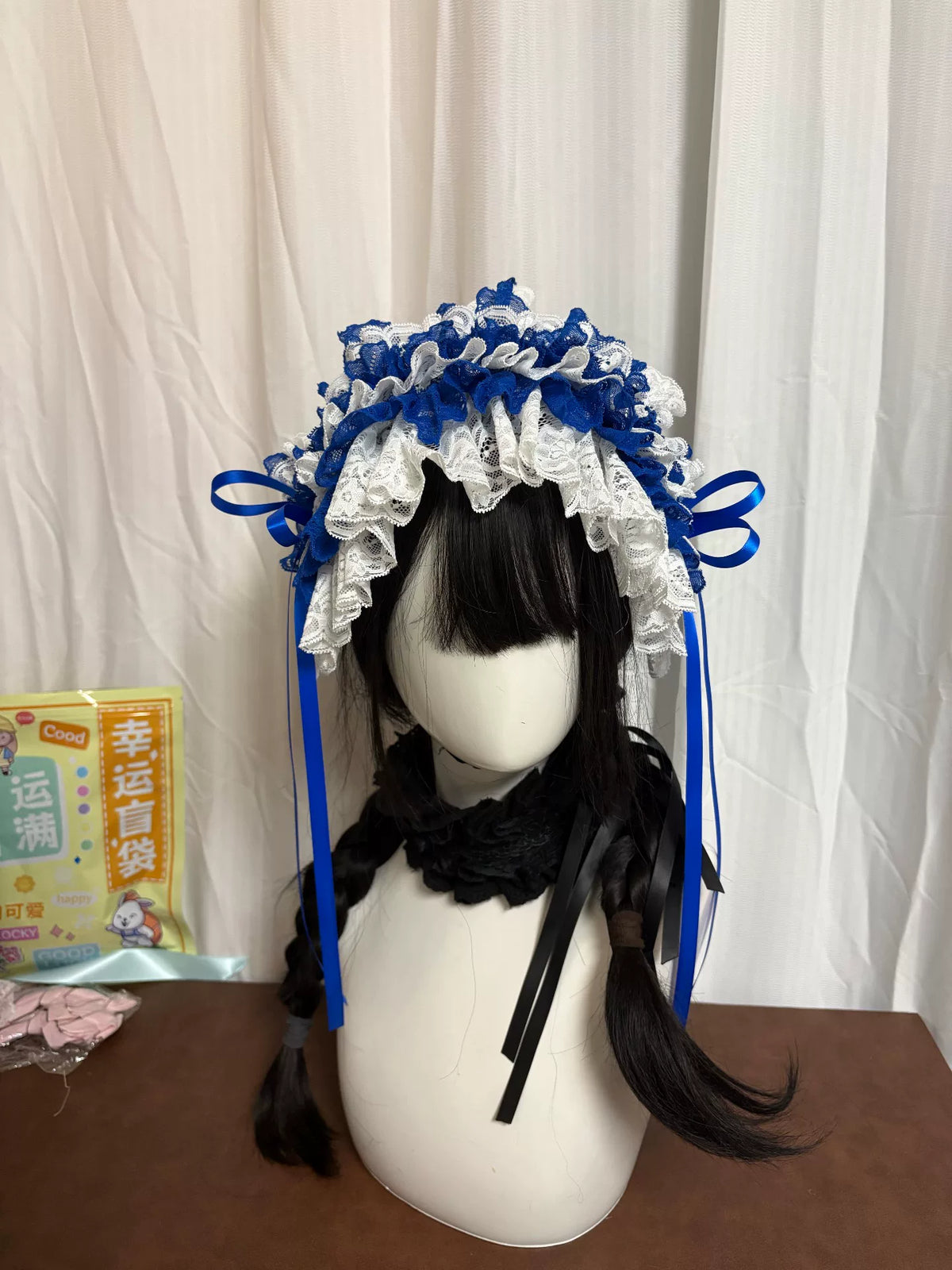 Cofia Lolita de encaje blanco y azul real hecha a mano