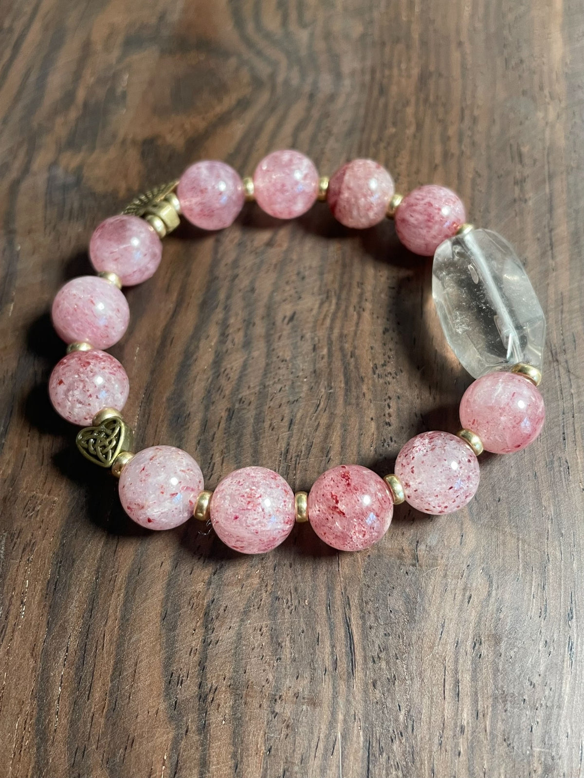 Erdquarz Perlenarmband mit Kupferanhängern