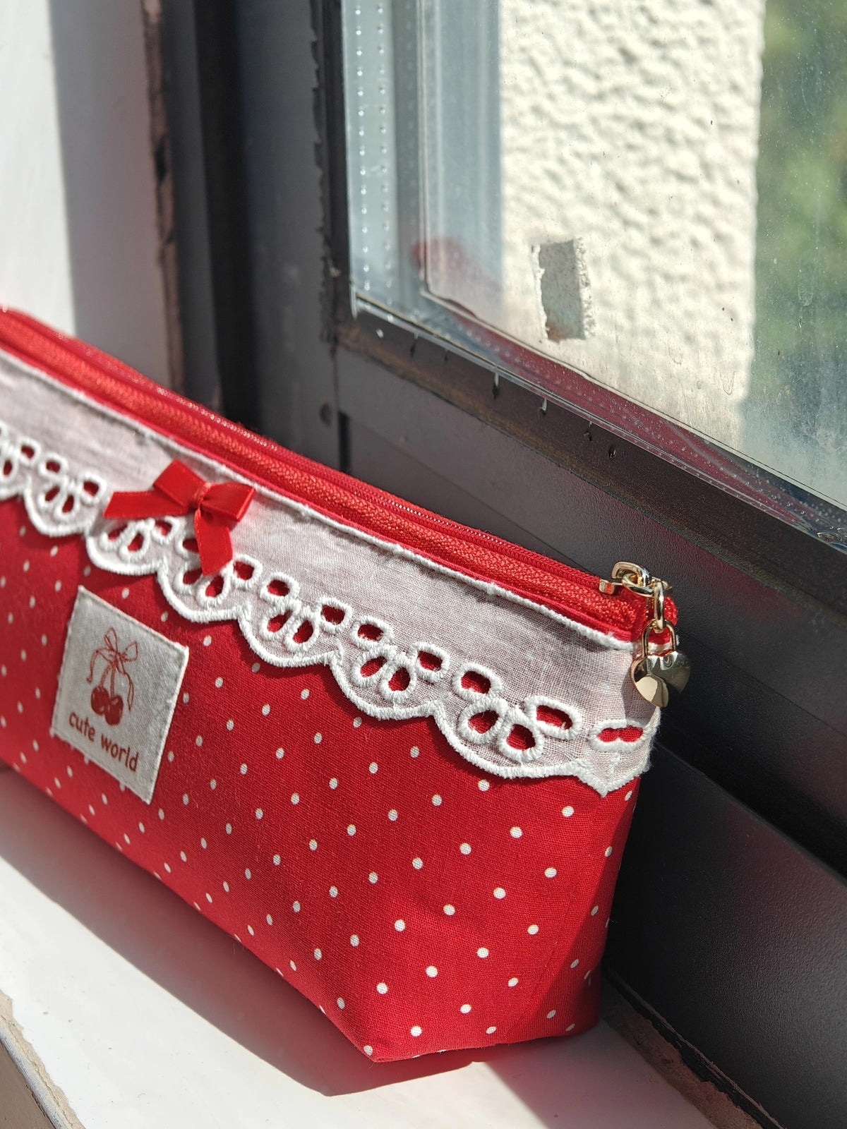 Rotes Tupfen-Spitzen-Federmäppchen