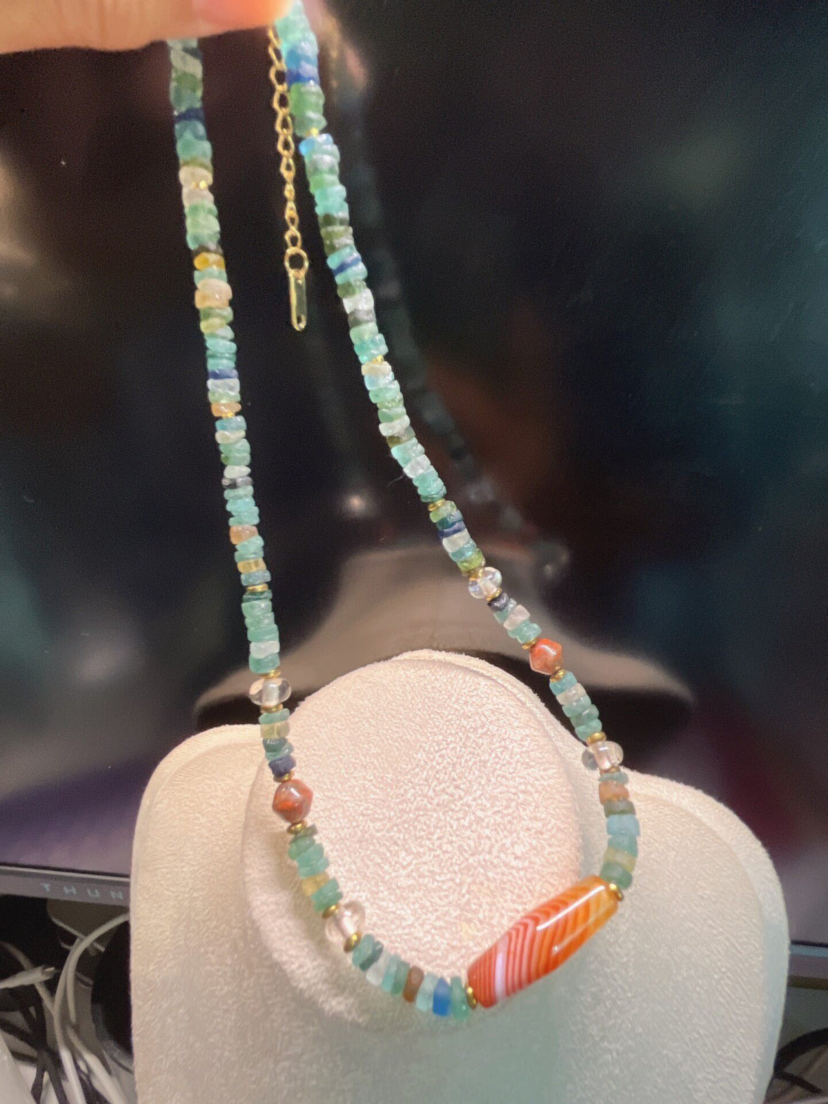 Collier en perles d'agate et verre romain