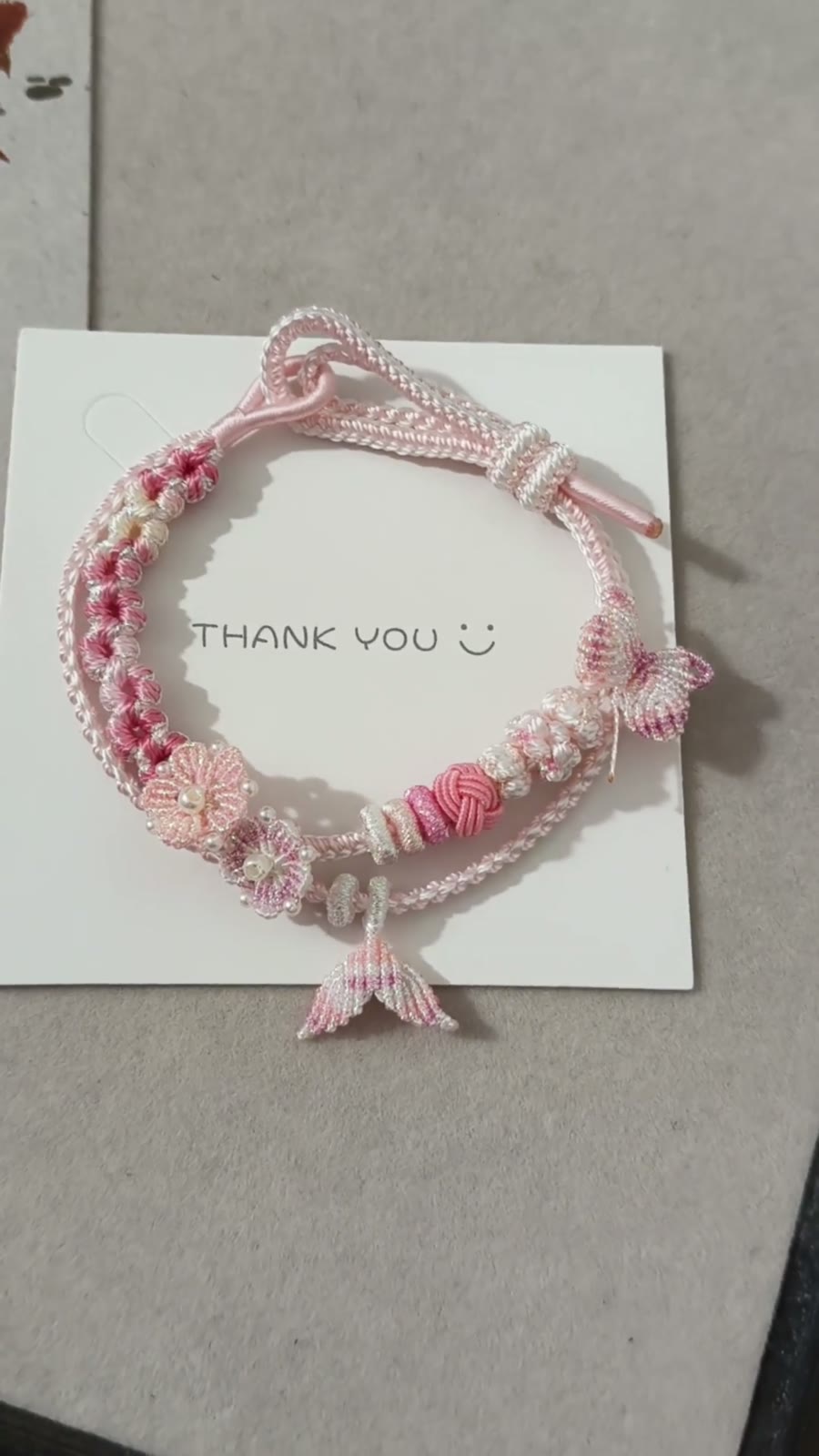 Pulseira Trancada em Gradiente Rosa e Branco Artesanal