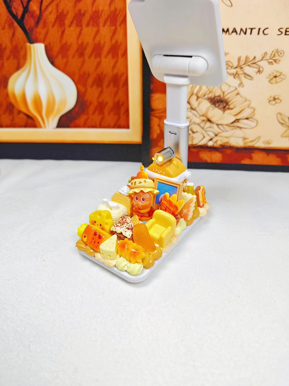 Dessert Diorama Smartphone Stand