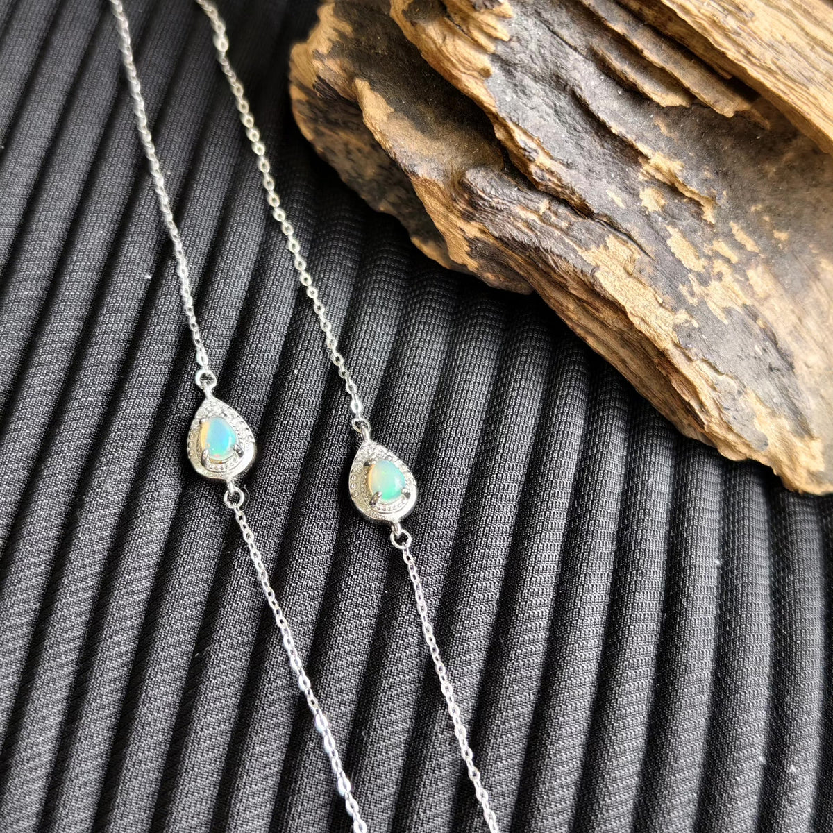 Opal-Silberarmband mit Akzentsteinen