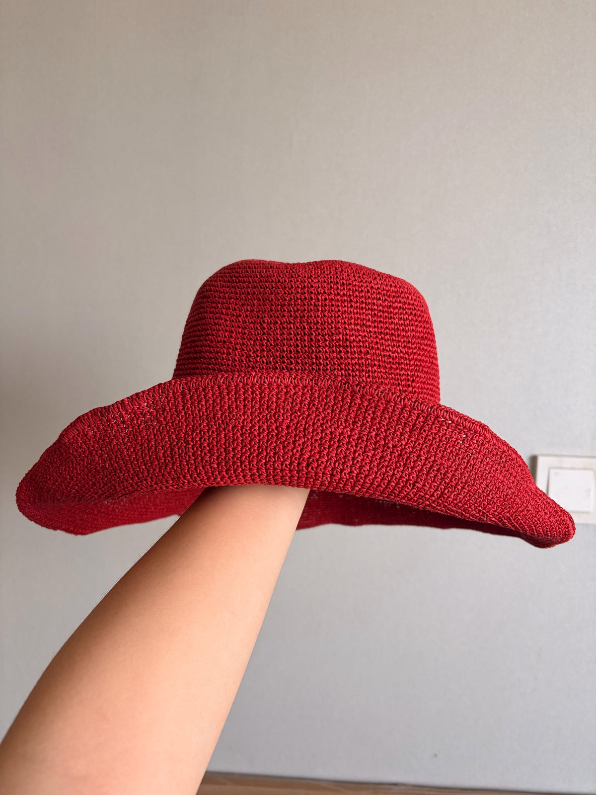 Cappello Bucket all'Uncinetto Rosso a Tesa Larga con Filo