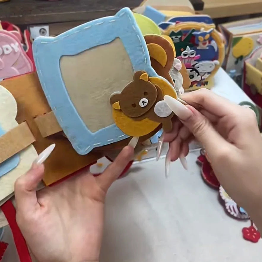 Album photo en feutre fait main thème Rilakkuma Café