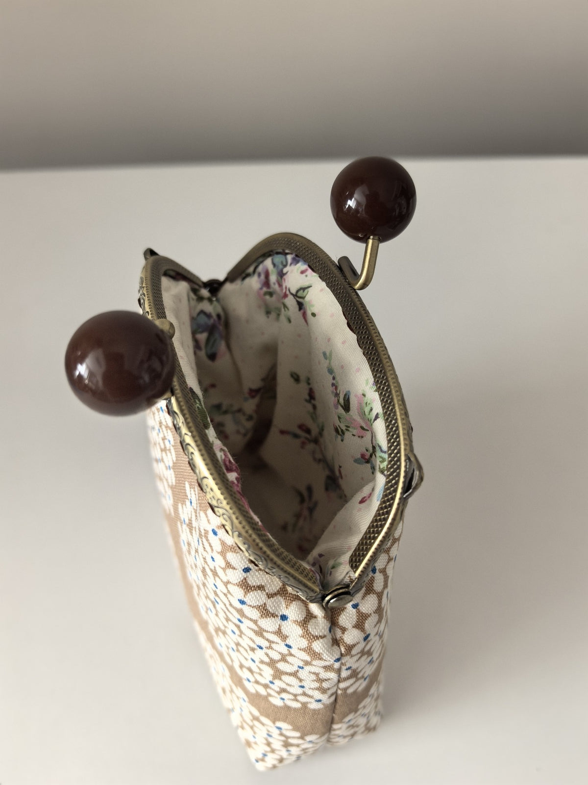 Kiss-Lock Storage Pouch Floral Beige