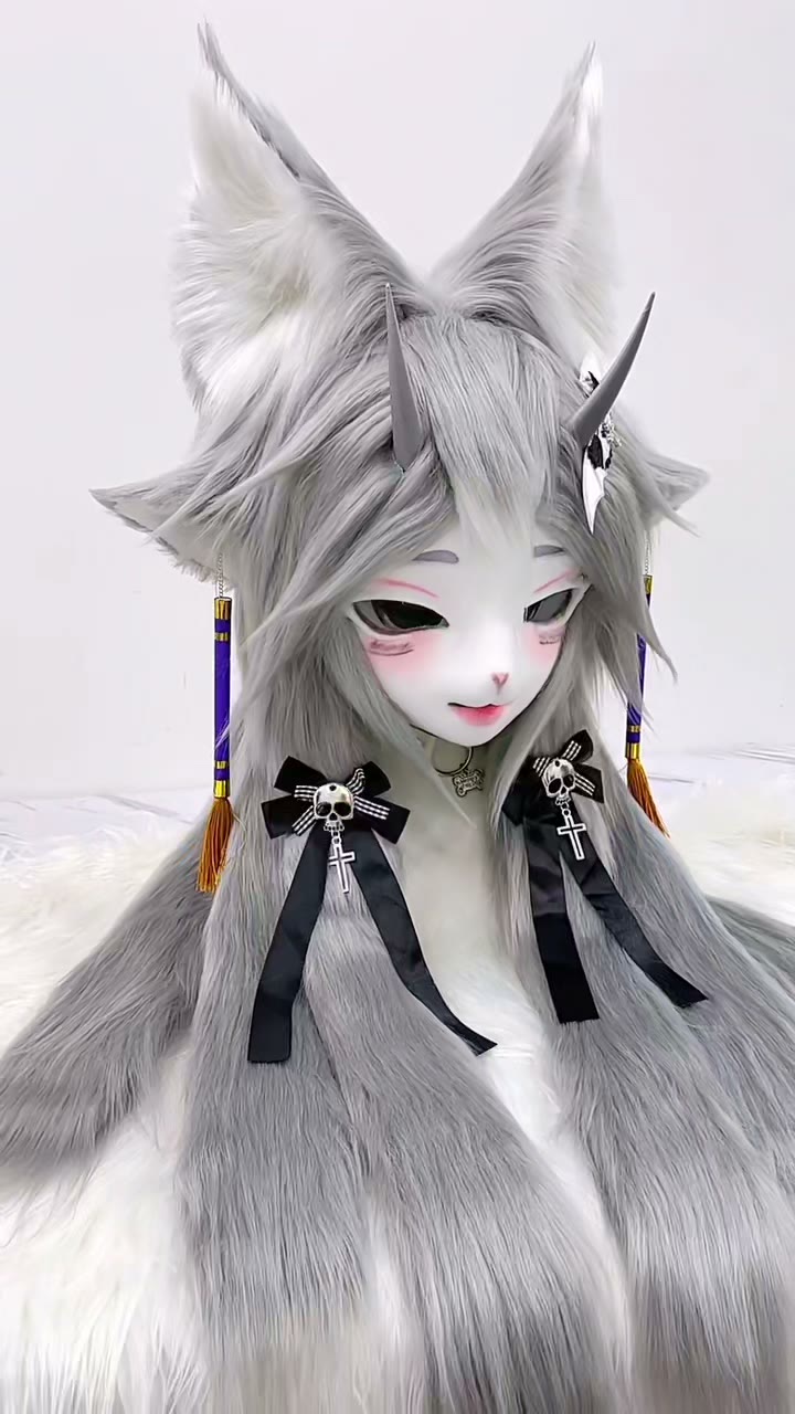 シルバーグレーのオカミのヘッドピース（角付き）