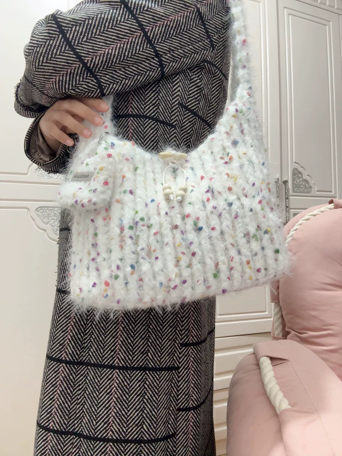 Gebreide hobo schoudertas met spikkels
