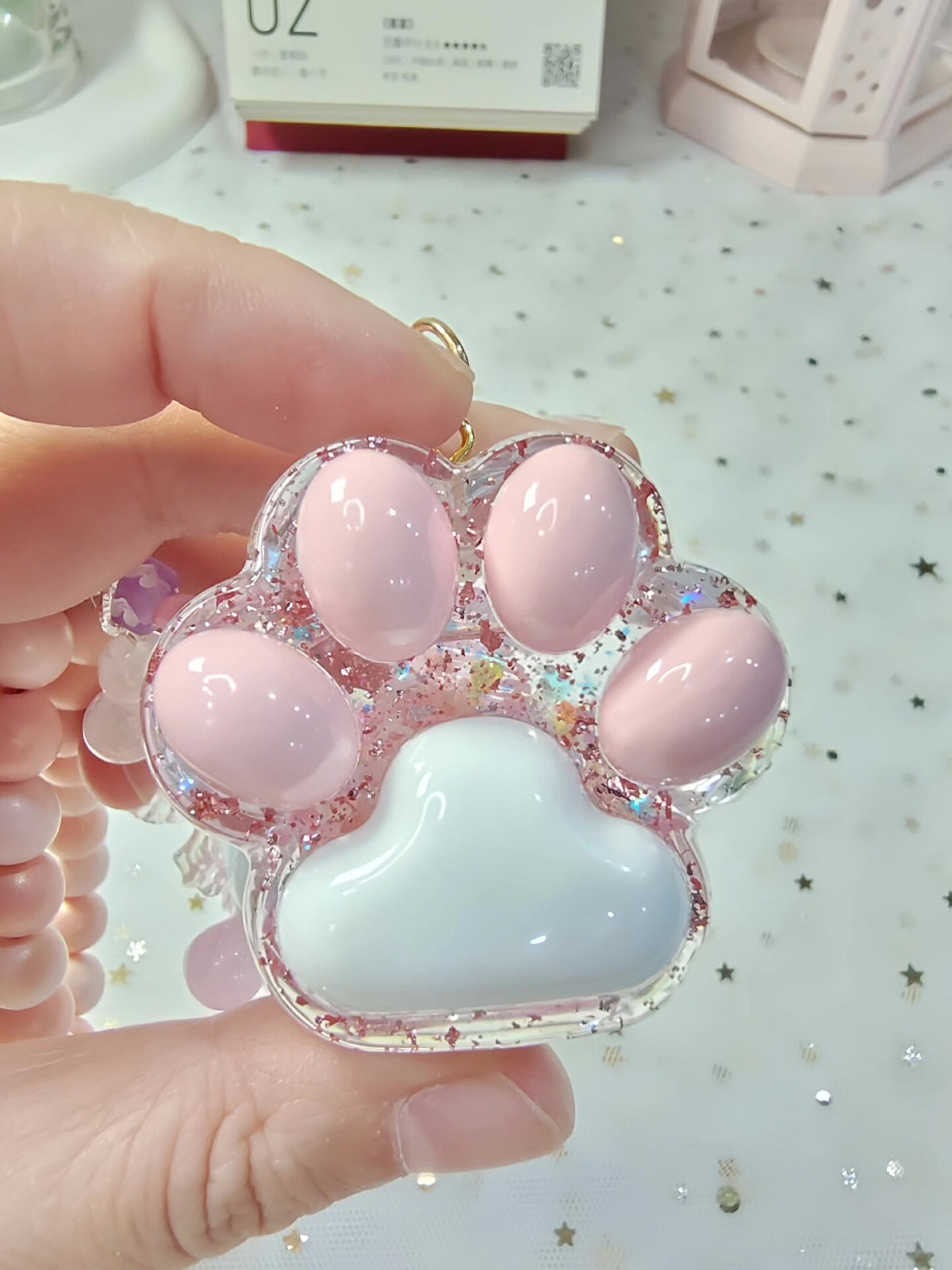 Chaveiro Shaker de Resina com Pata de Gato Rosa