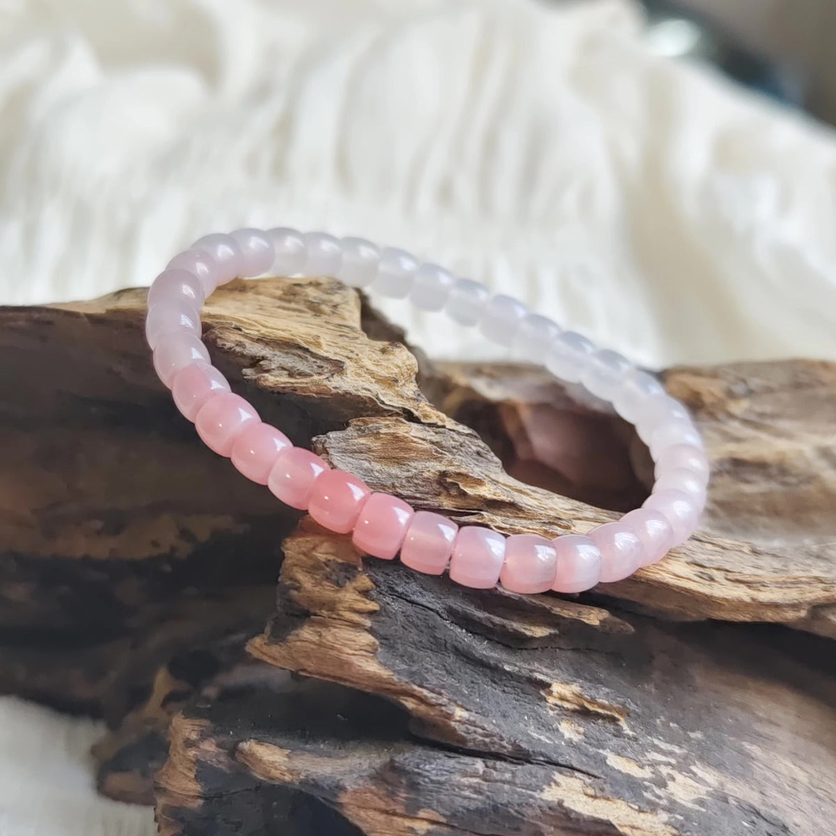 Gradient Pink Agate Straight Cut Bead Bracelet