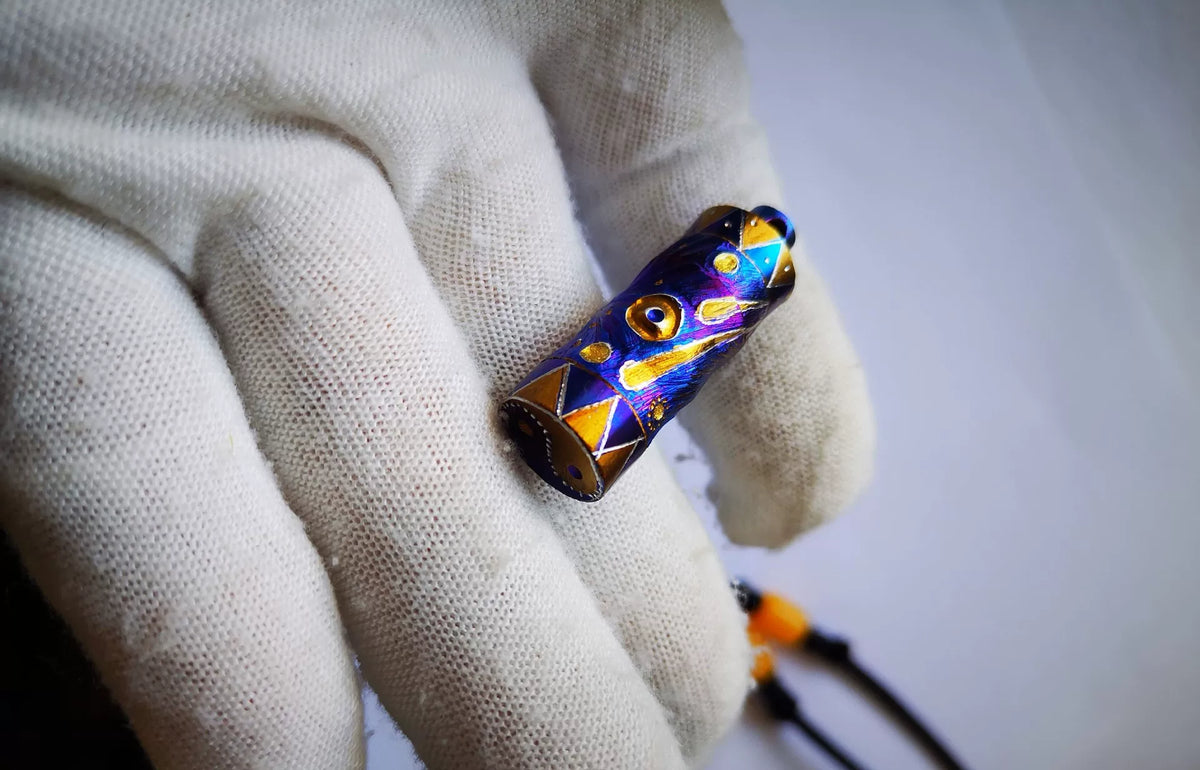 Collier pendentif en titane avec chambre à pilule scellée
