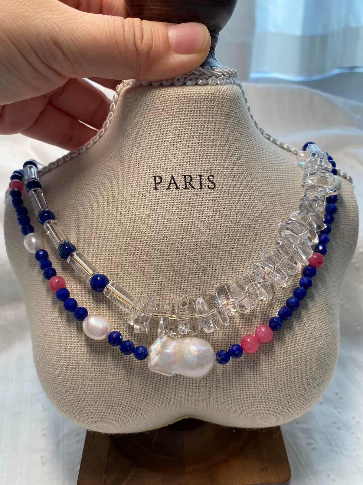 Collier de perles lapis-lazuli et cristal blanc