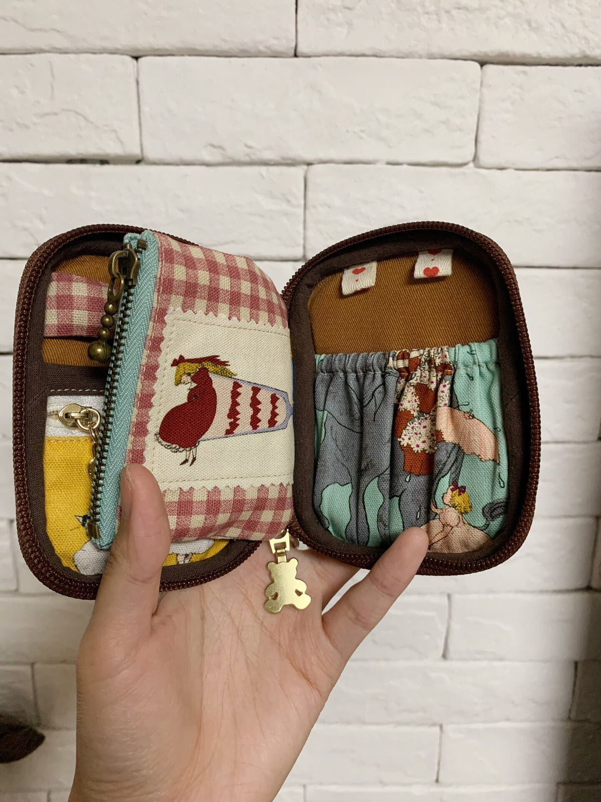Illustrated Oxford Cloth Pouch with Zipper