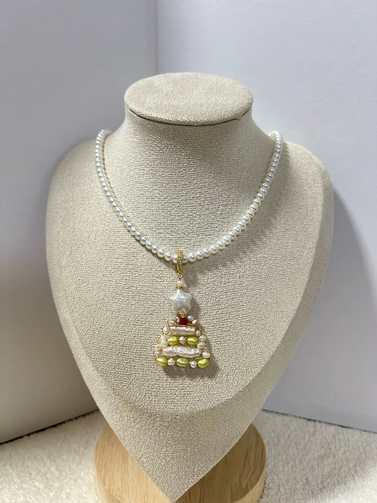 Pendentif artisanal sapbre de Noël en fil de métal