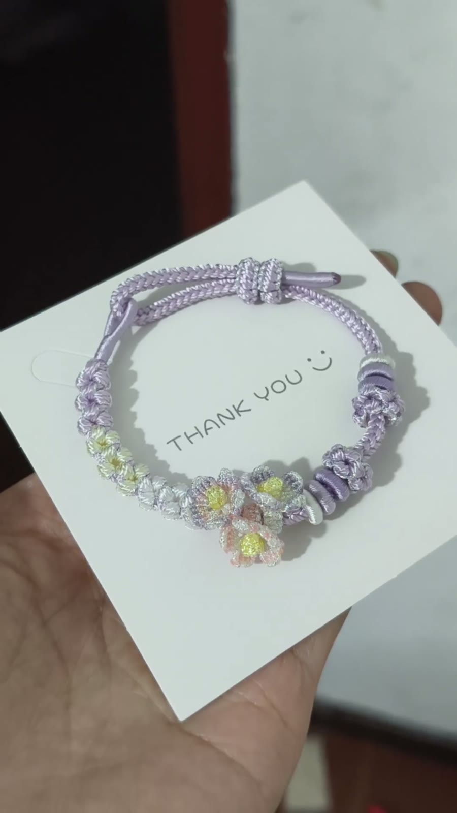 Braccialiale in cordino intrecciato a mano con margherite e lavanda