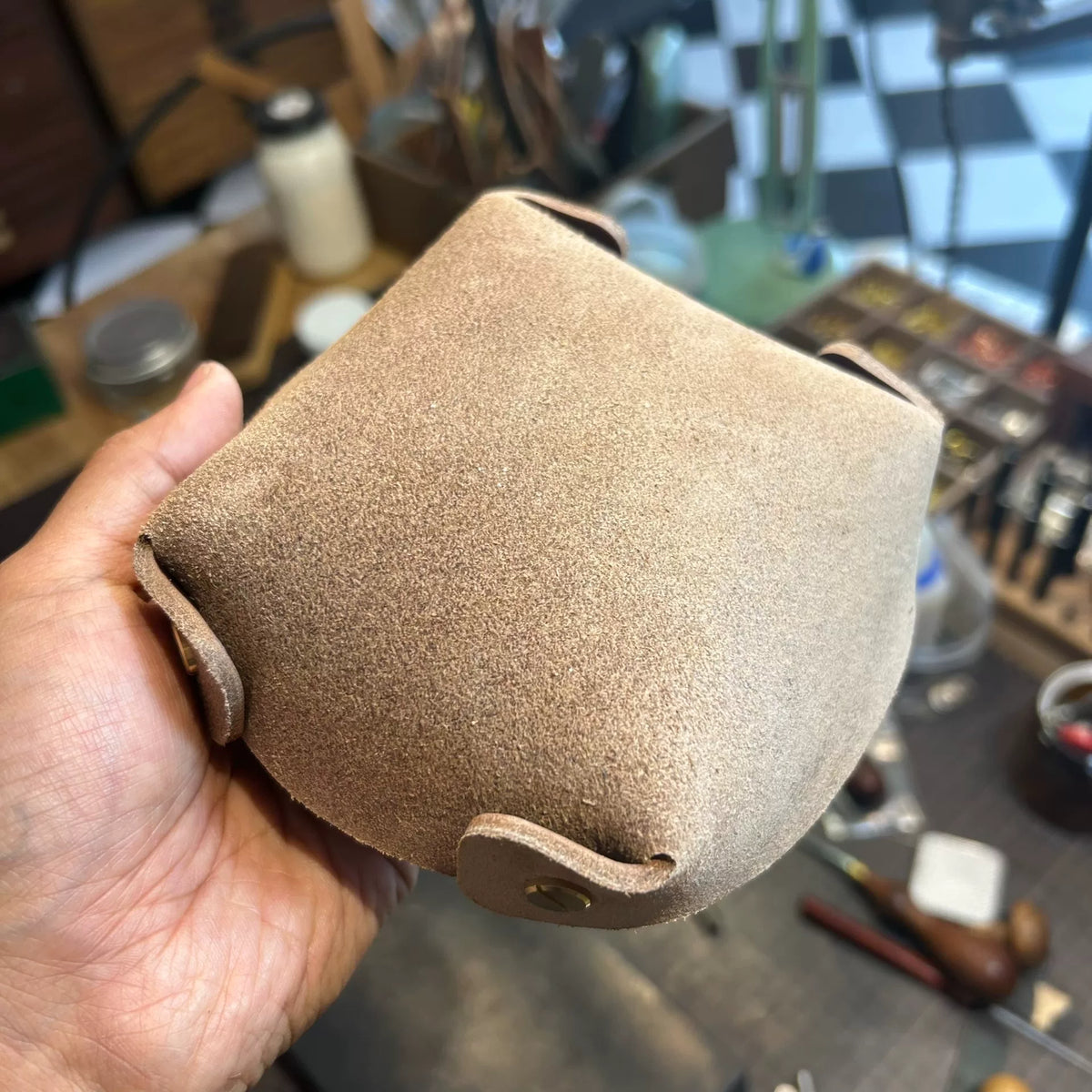 Horween läderbricka med mässingsnitar