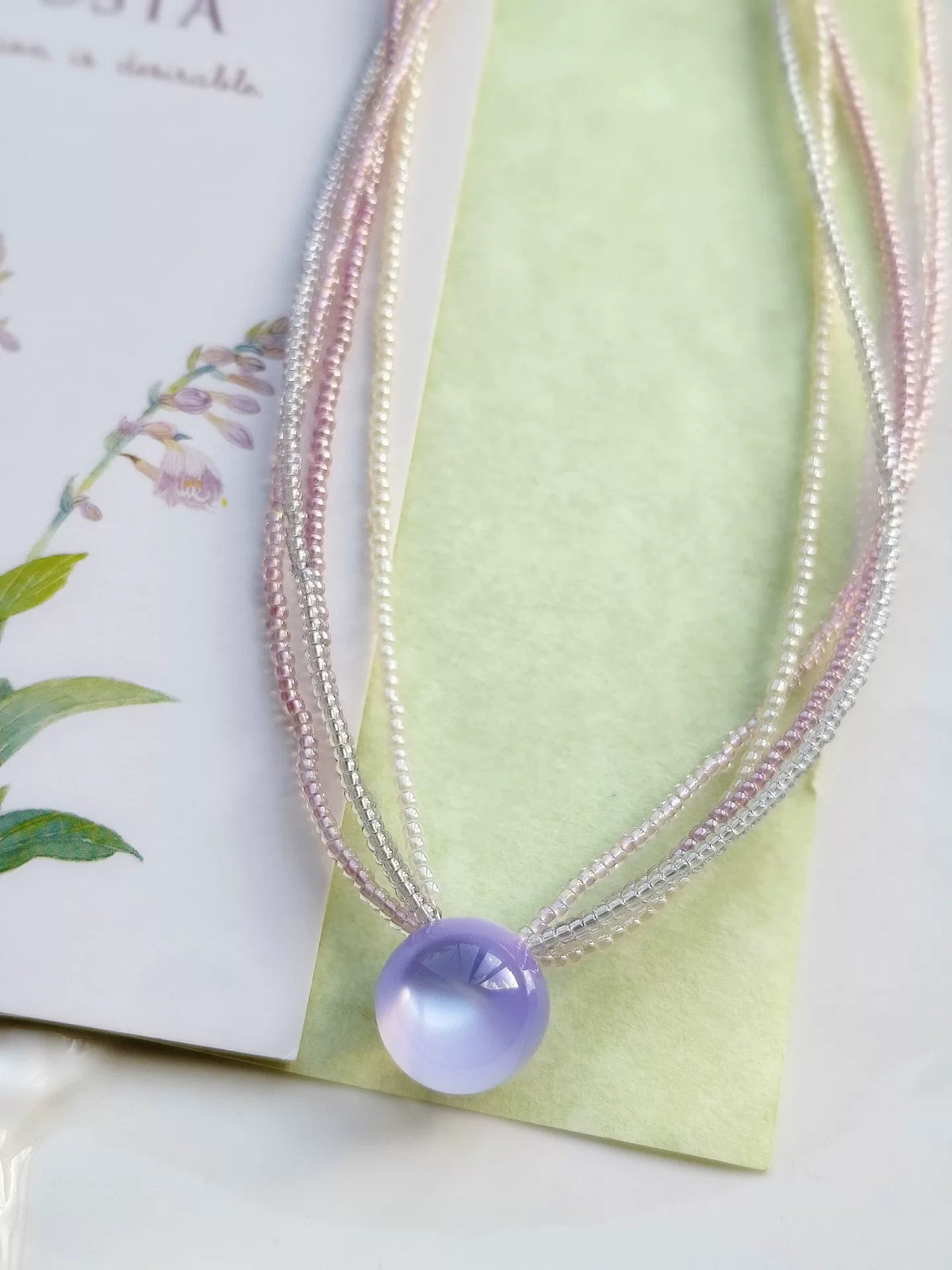 Rosa Spitzen-Collier aus tschechischen Glasperlen