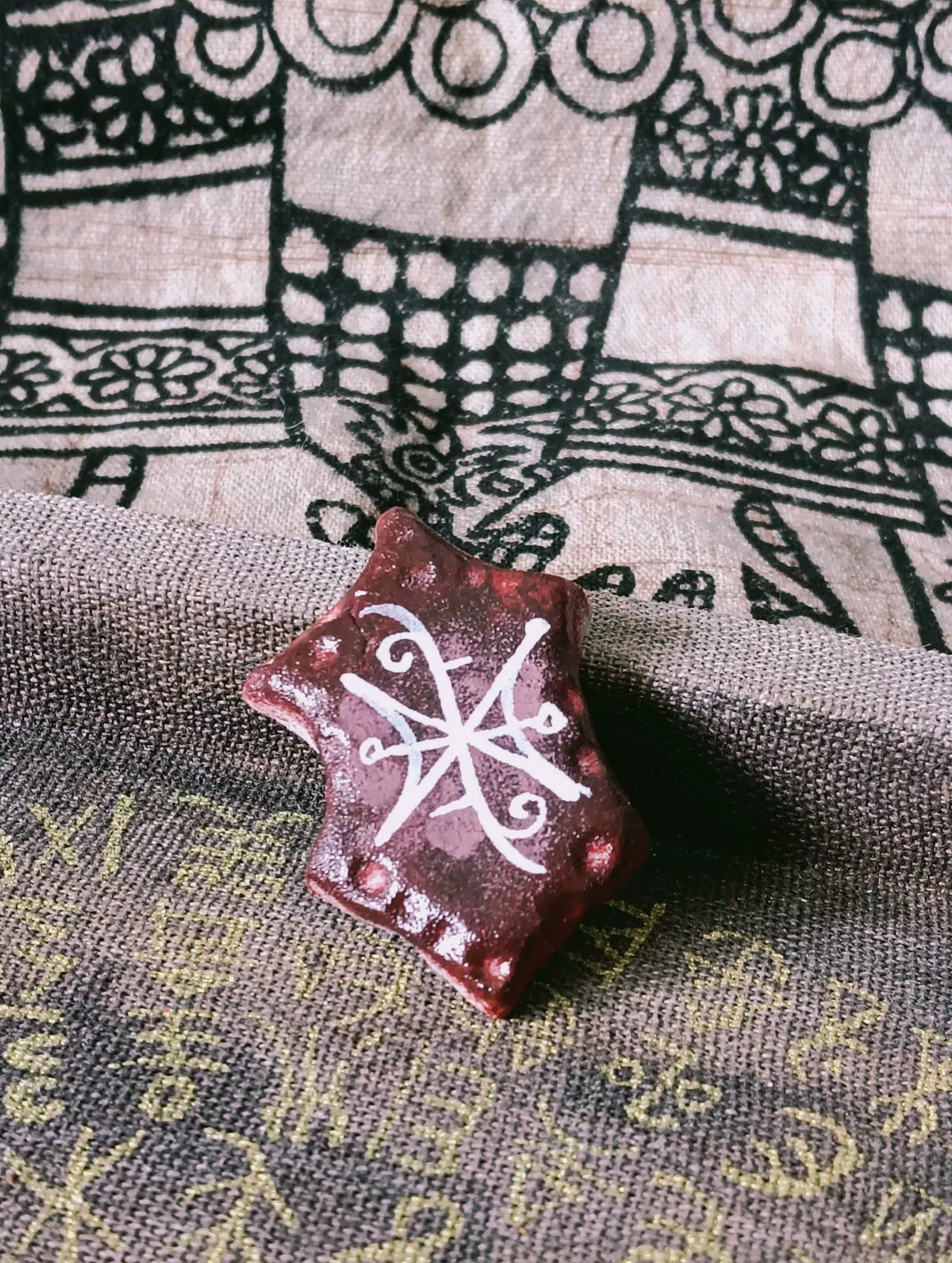 ハンドペイント 古代トーテム ペンダント 混合素材