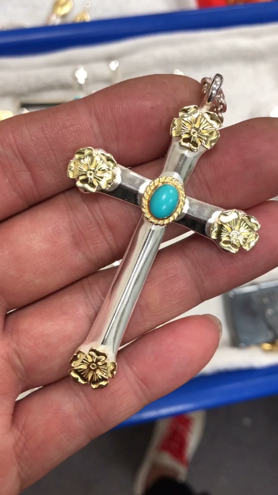 Ciondolo Croce Goros in Turchese e Oro 18k