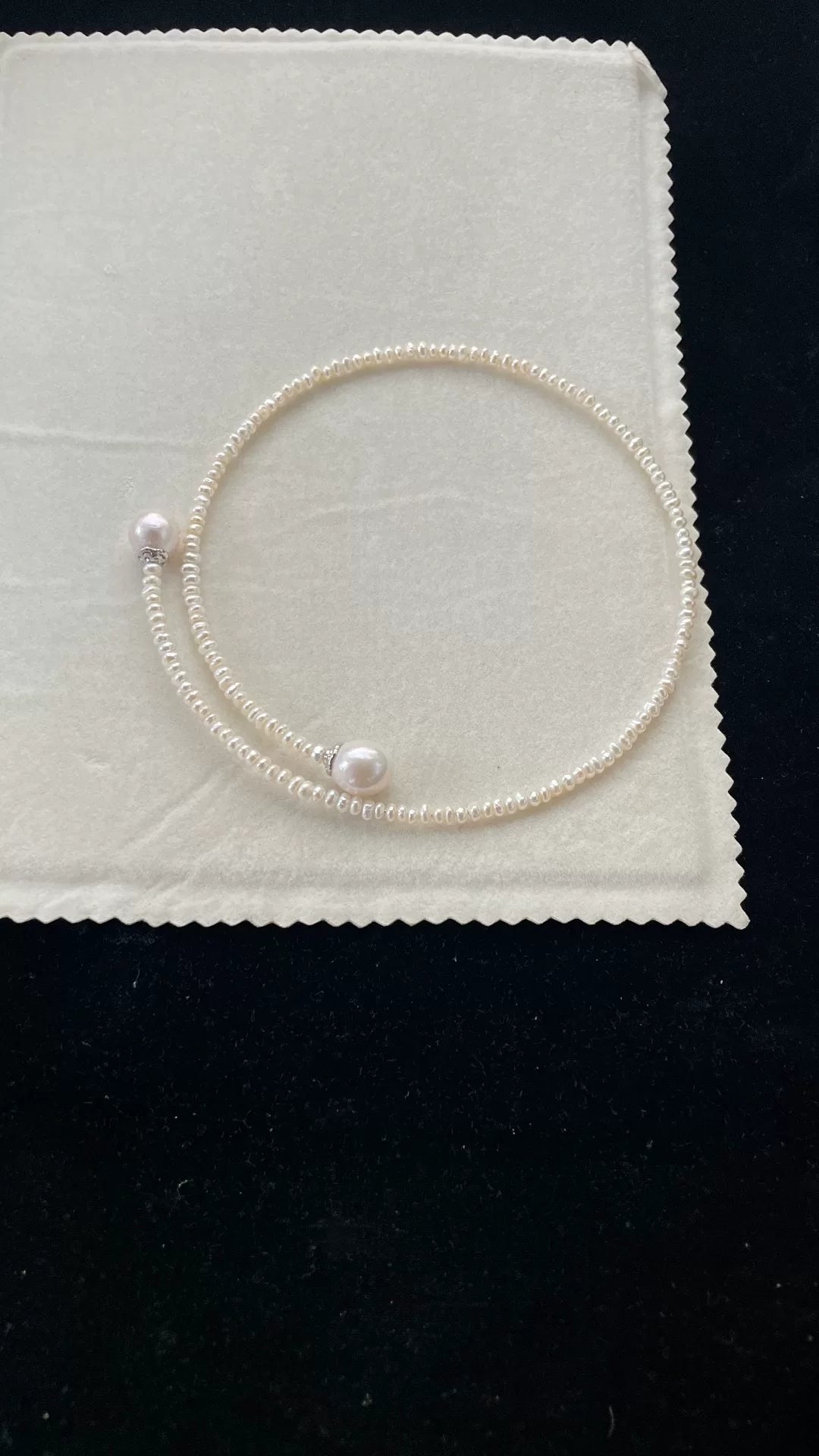 Perlen-Choker mit offener Front