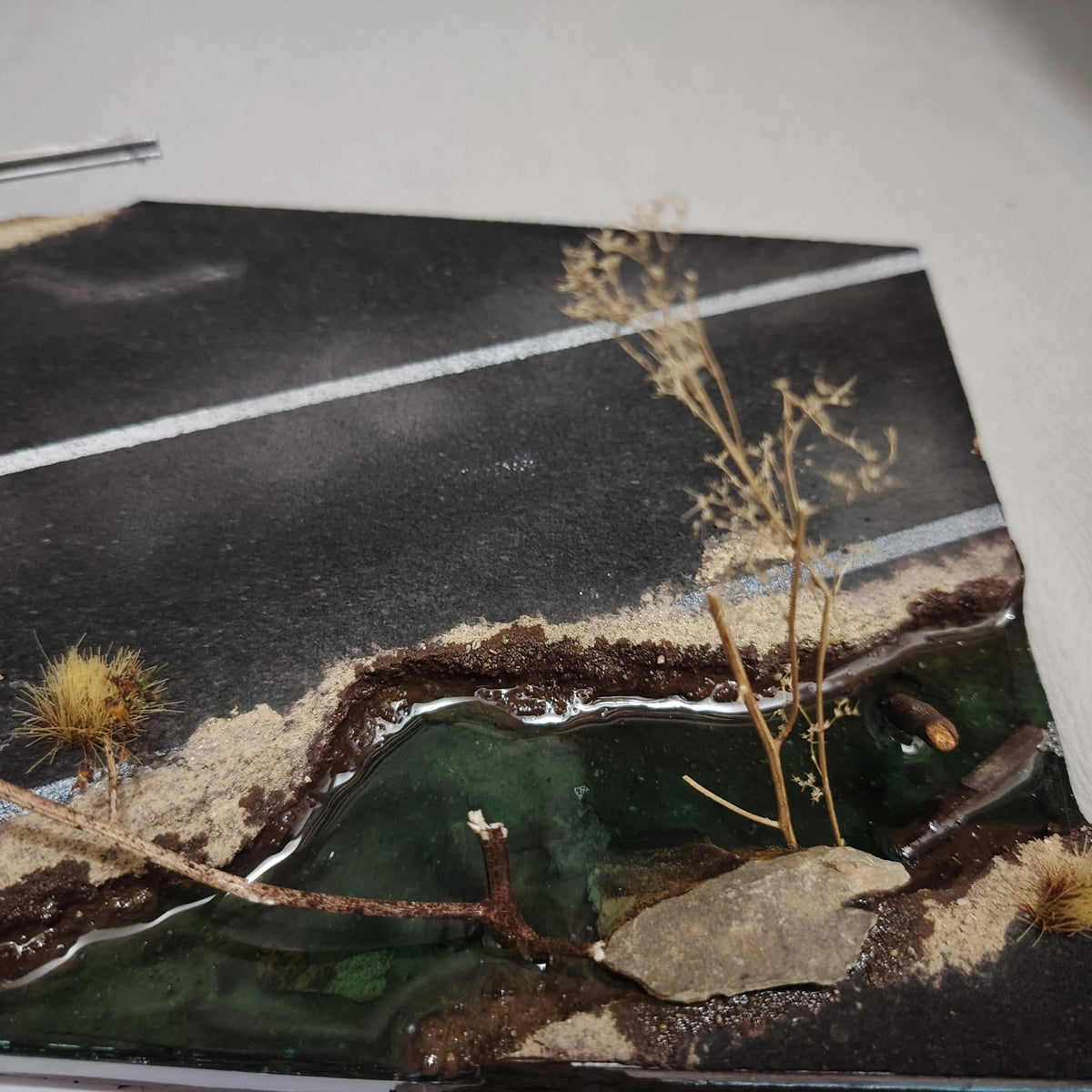 1:64 Diorama-Basis: Postapokalyptische Straßenszene